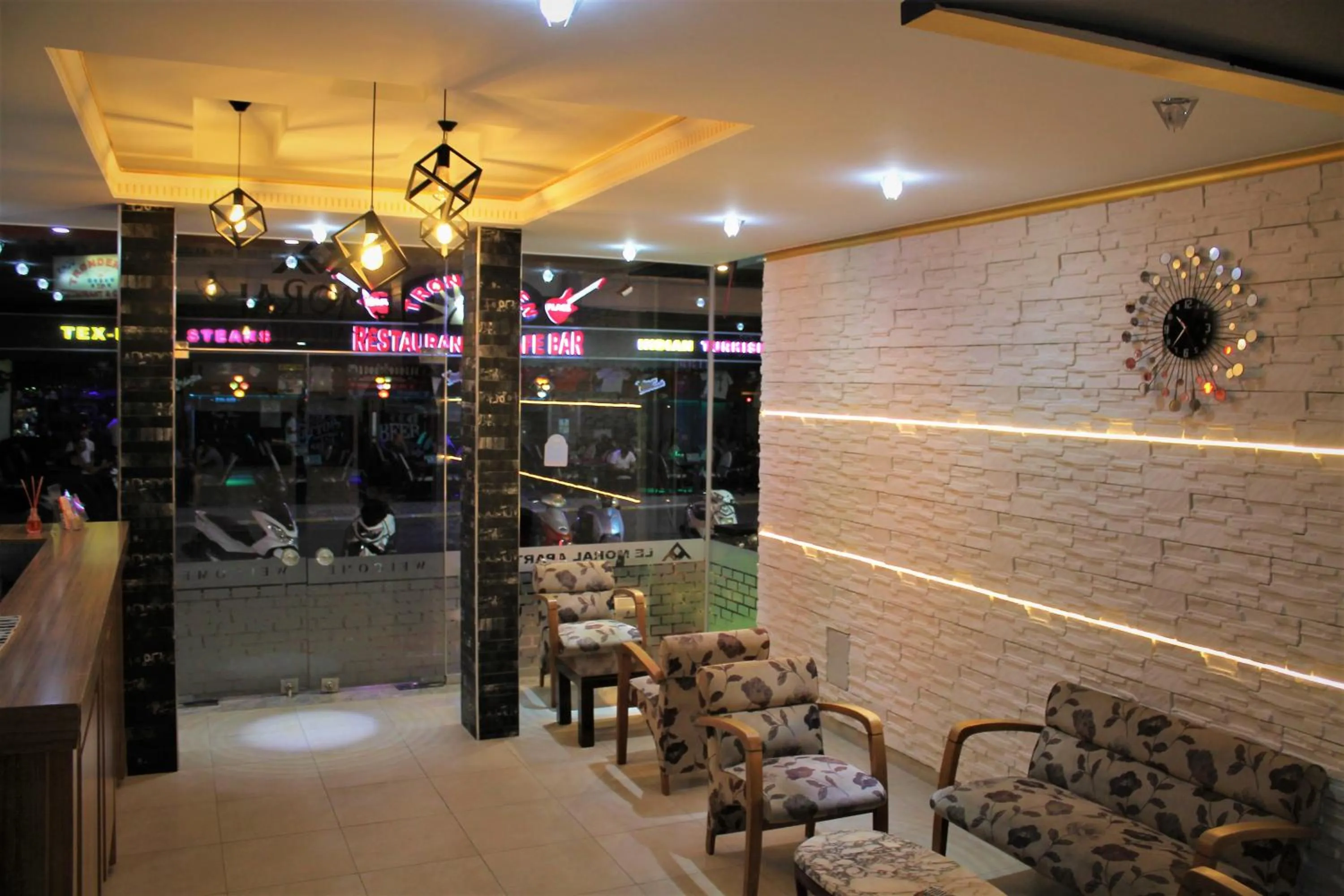 Seating area in Le Moral Apart Hotel