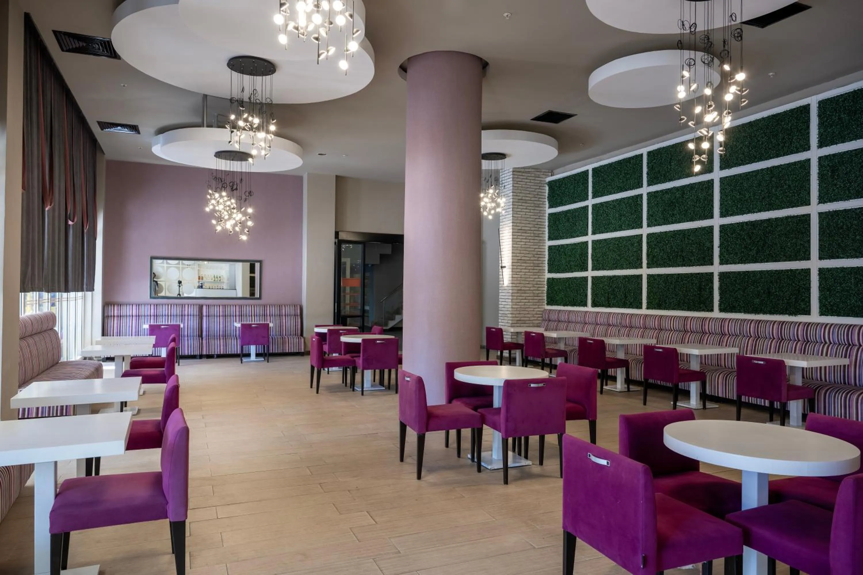 Lounge or bar in L'Oceanica Beach Resort