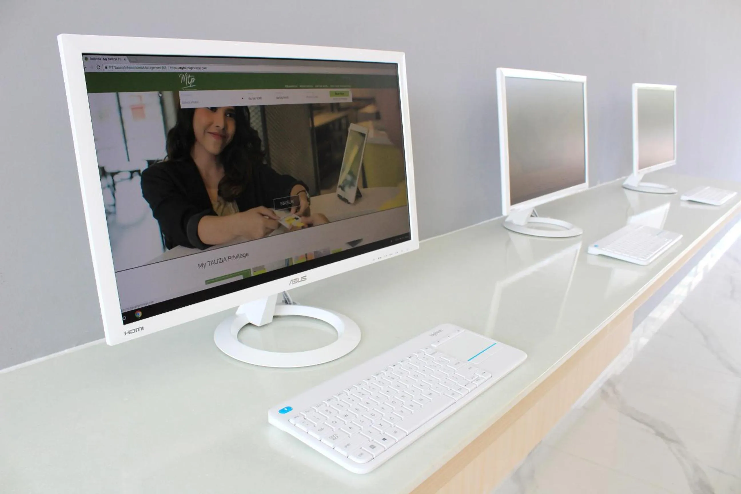 Lobby or reception in HARRIS Hotel & Conventions Solo