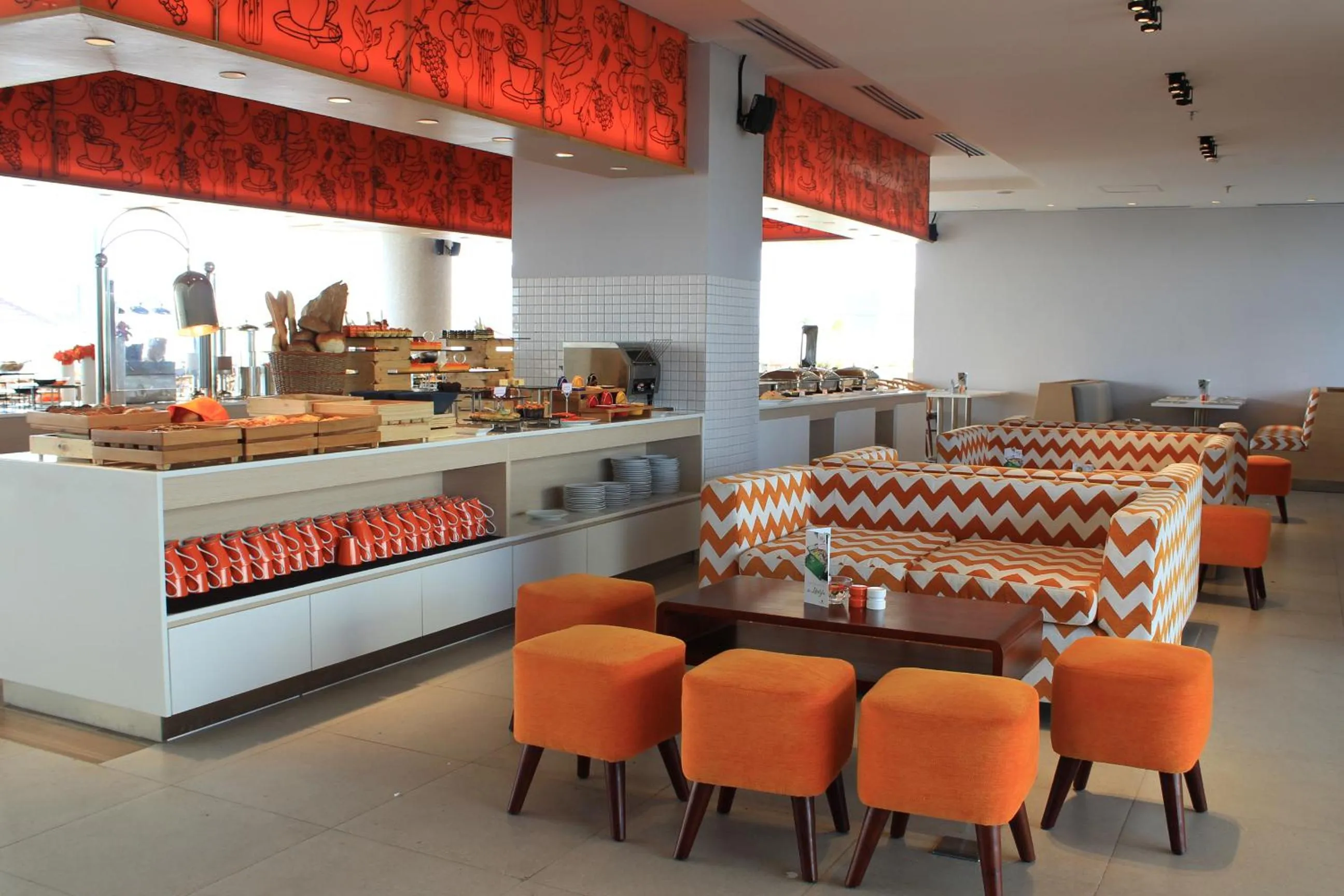 Restaurant/places to eat in HARRIS Hotel & Conventions Solo