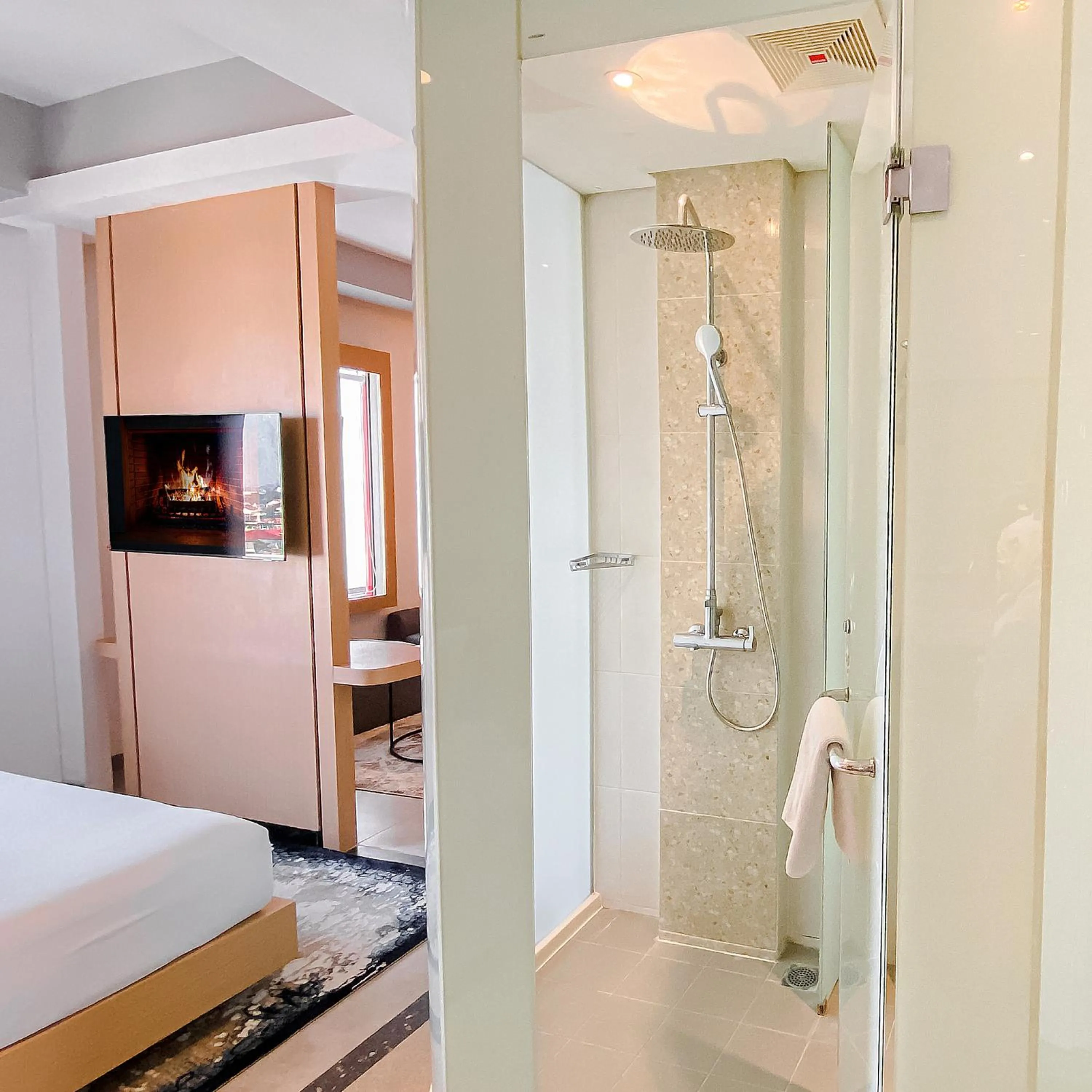 Bathroom in HARRIS Hotel & Conventions Solo