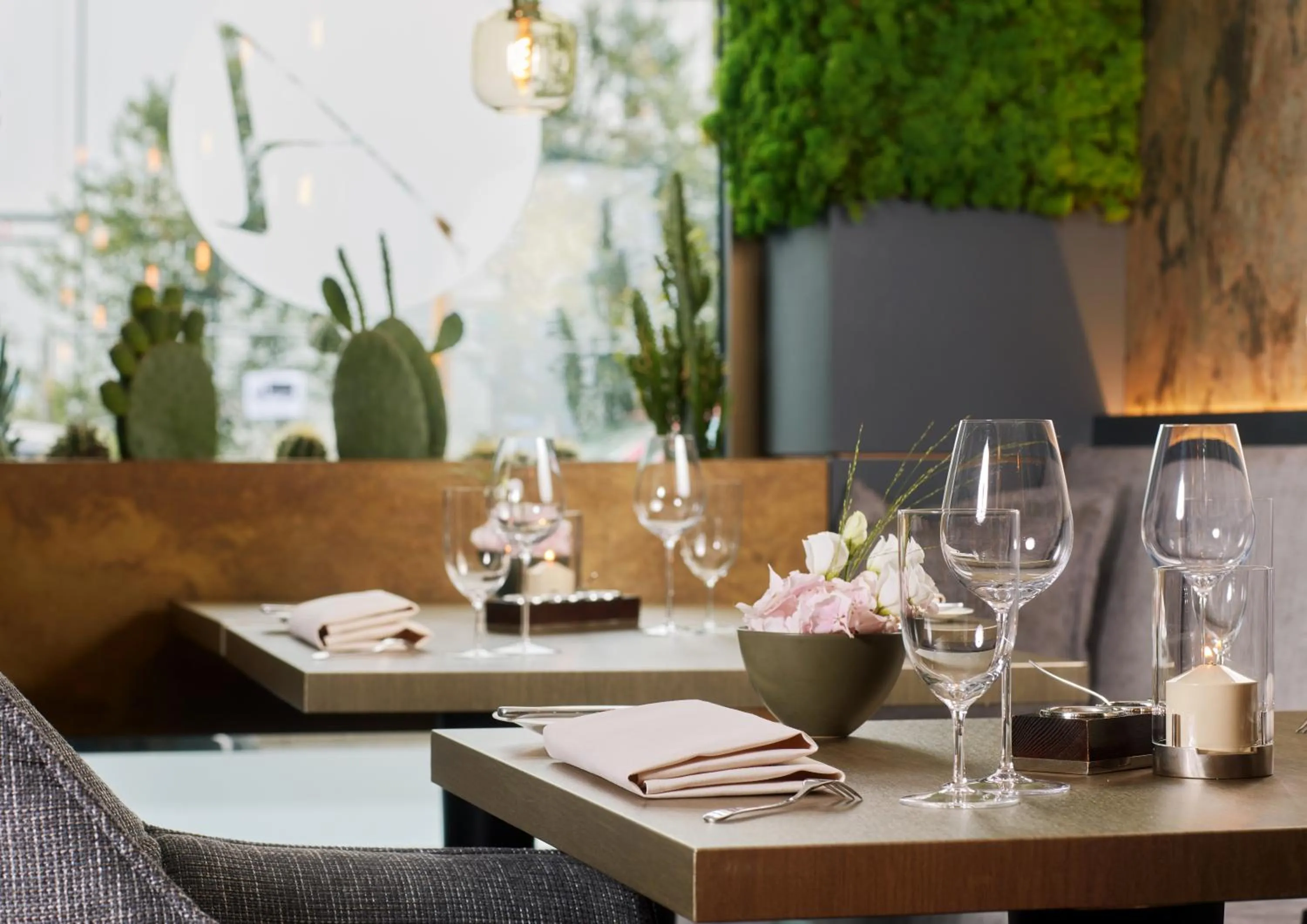 Restaurant/places to eat in Living Hotel Düsseldorf