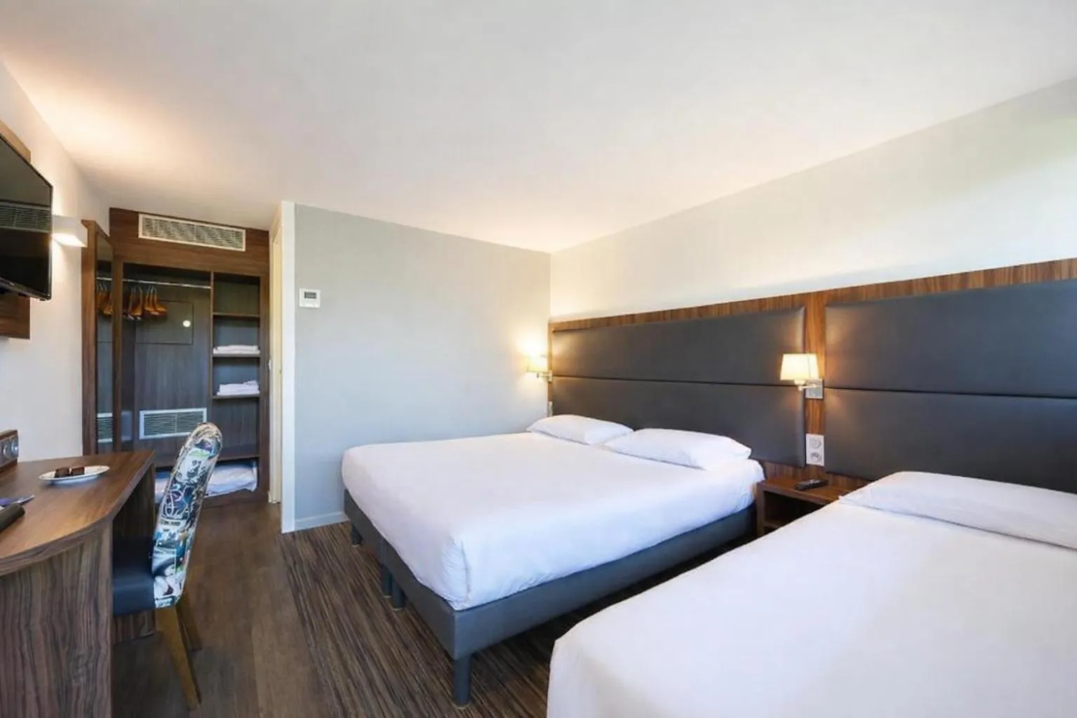 Bed in Kyriad Bordeaux - Merignac Aéroport