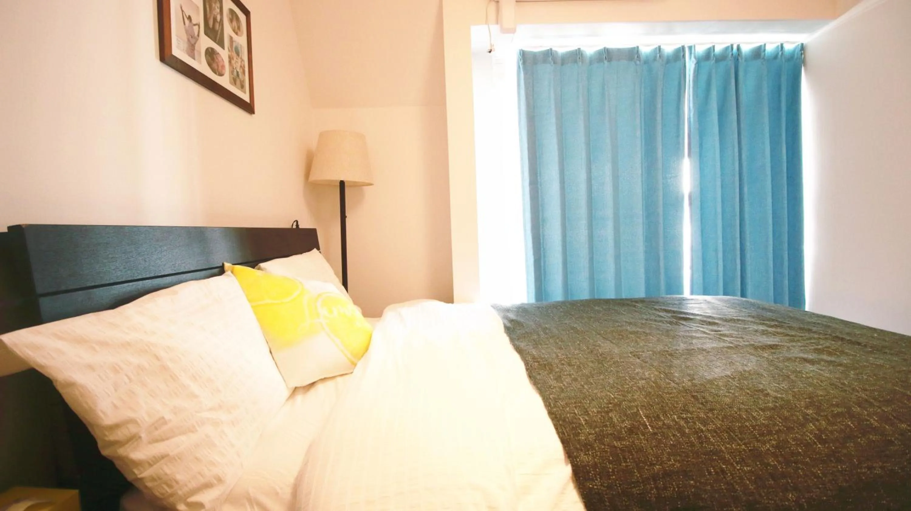 Bed in Uhome Kanda Hotel