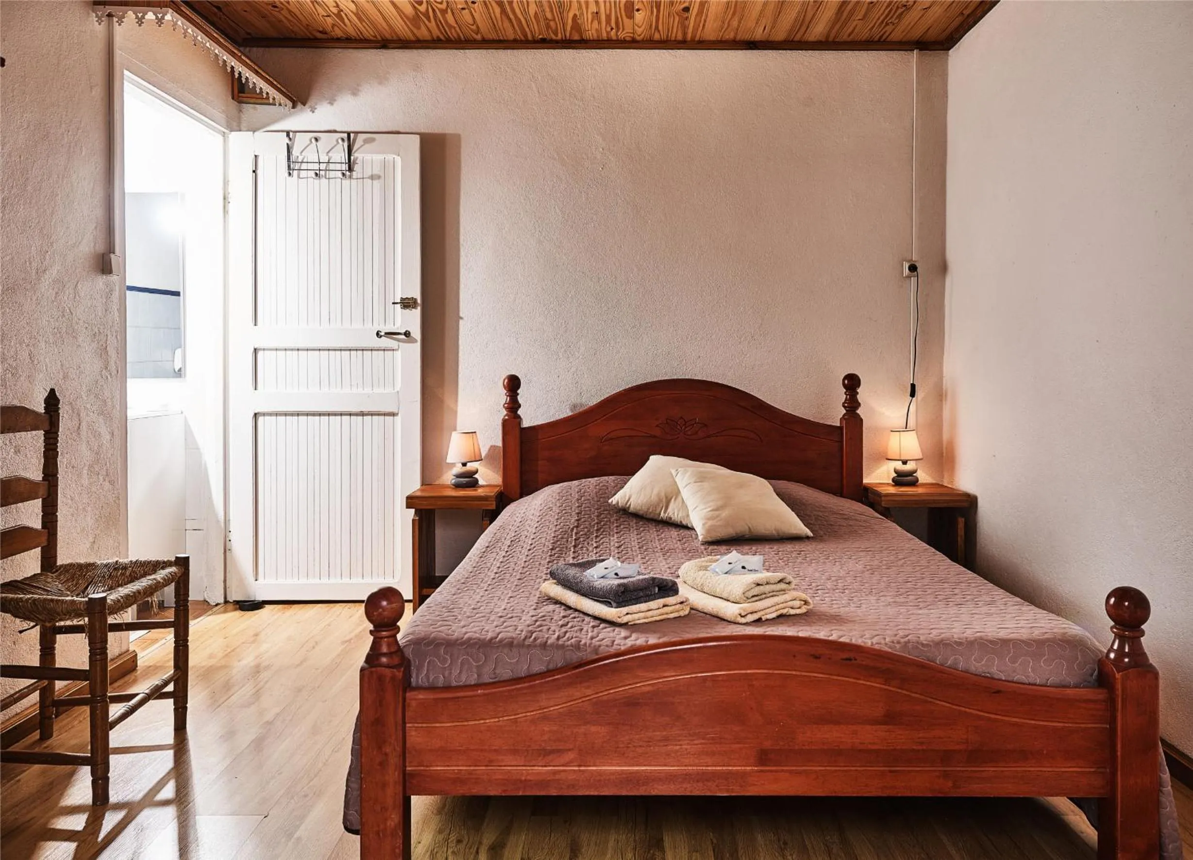 Photo of the whole room, Bed in le p'ti blanc des "o"