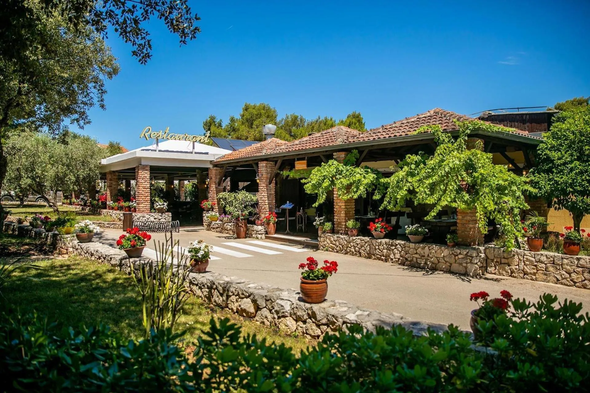 Restaurant/places to eat in Amadria Park Apartments Šibenik