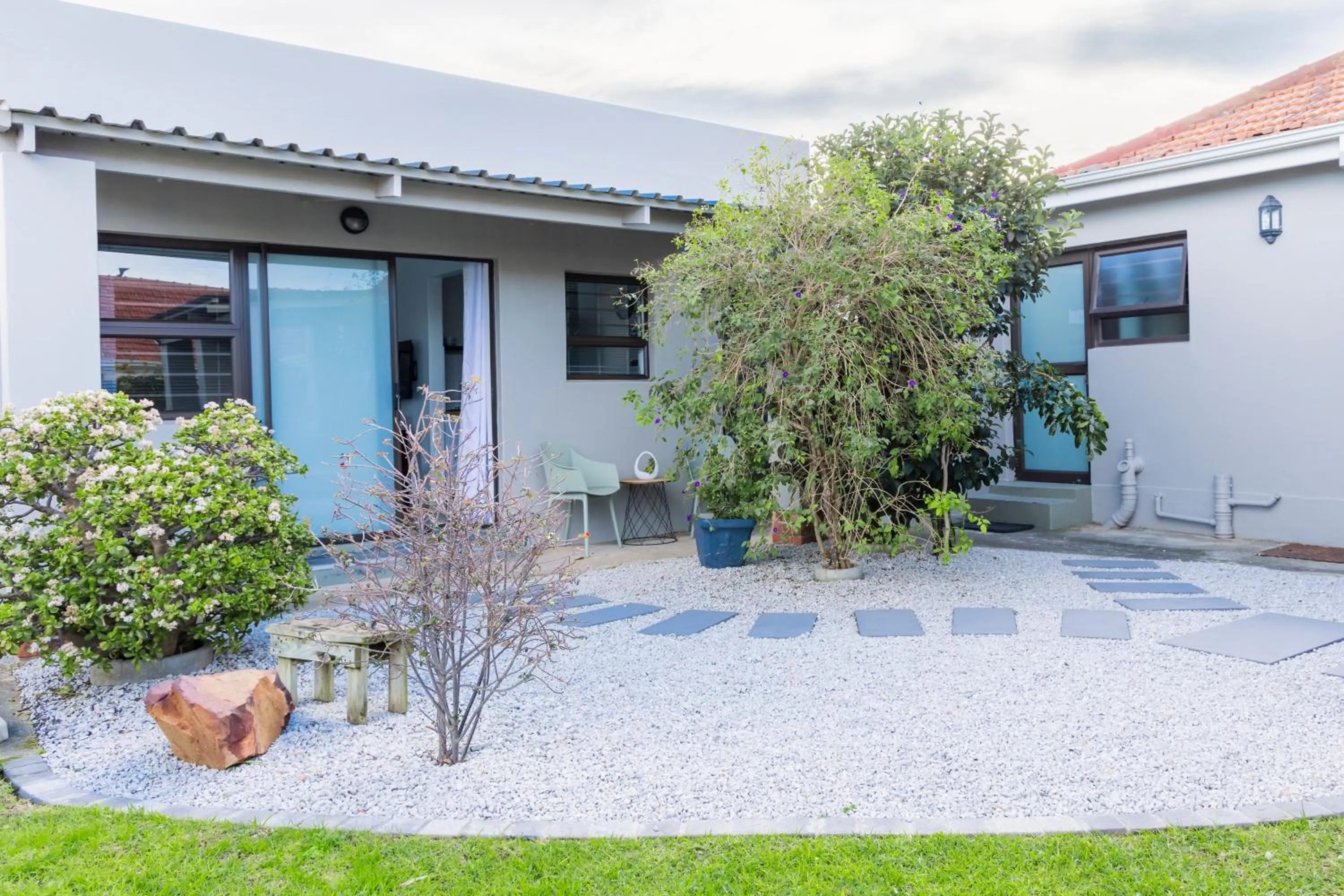 Garden view in Three Small Trees