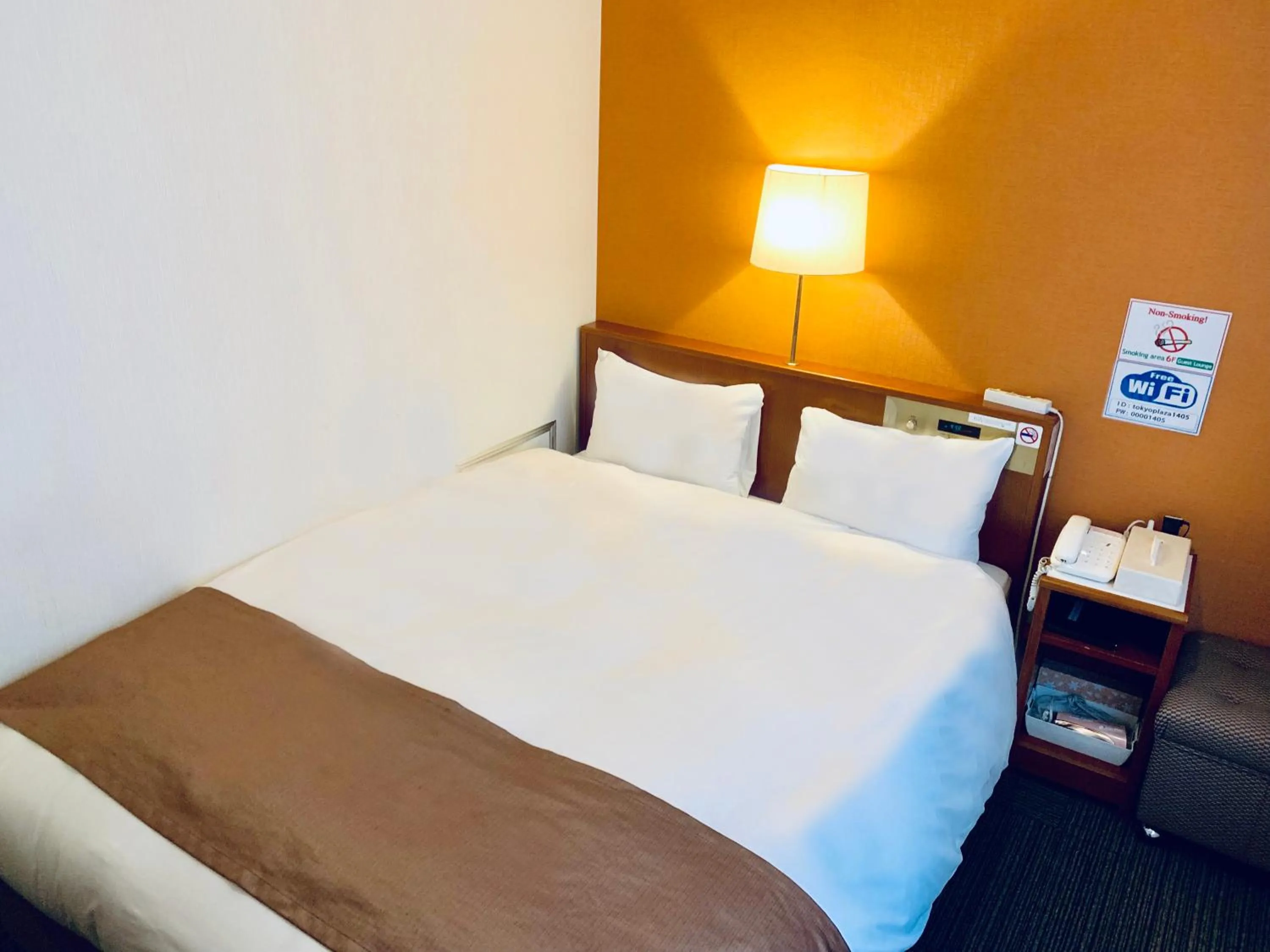 Bed in Tokyo Plaza Hotel