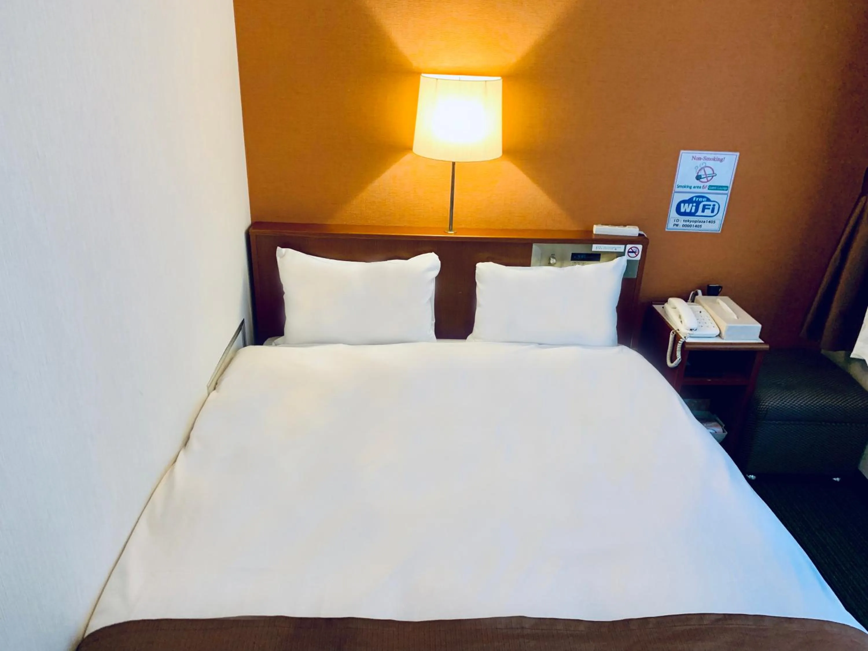 Bed in Tokyo Plaza Hotel