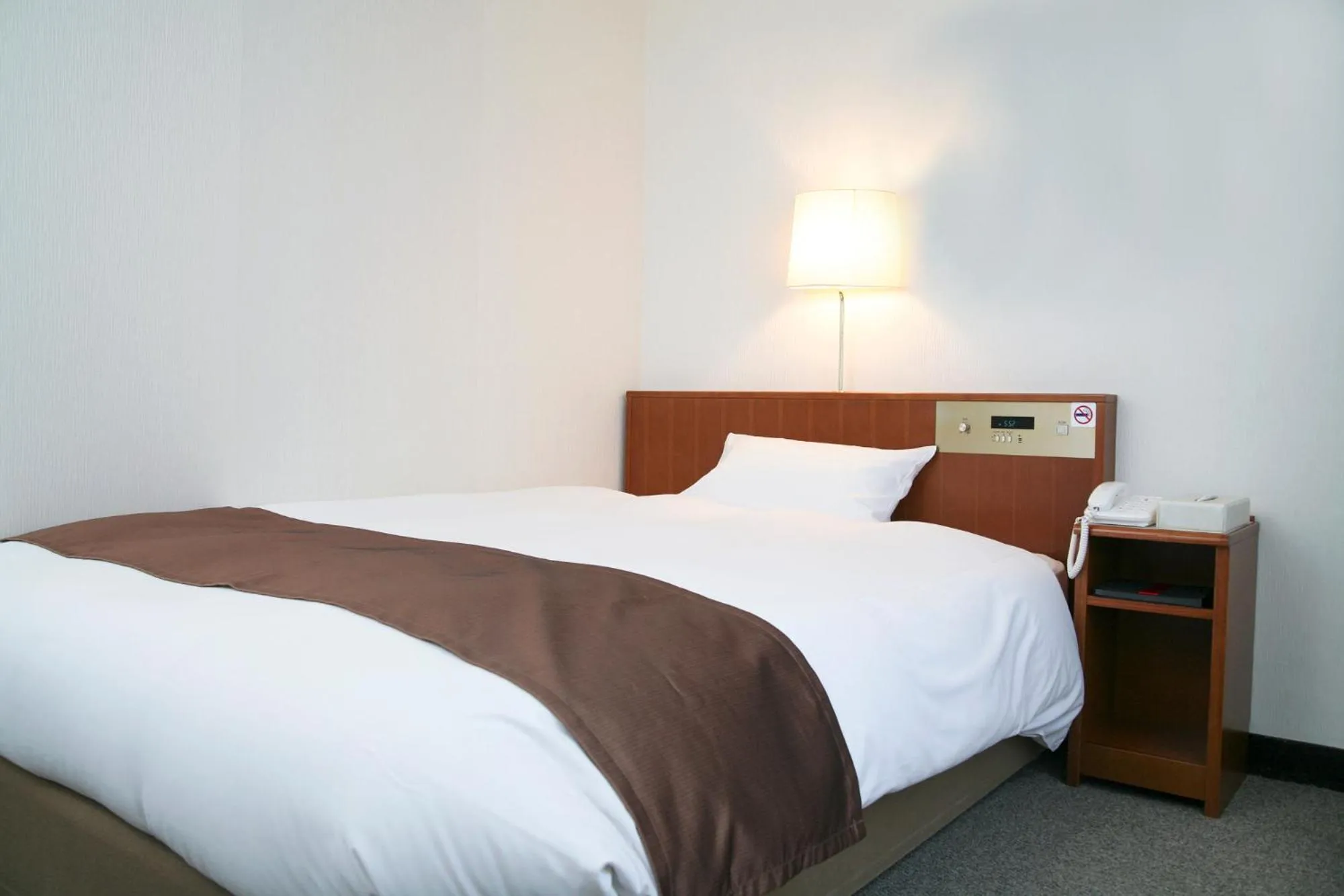 Bed in Tokyo Plaza Hotel