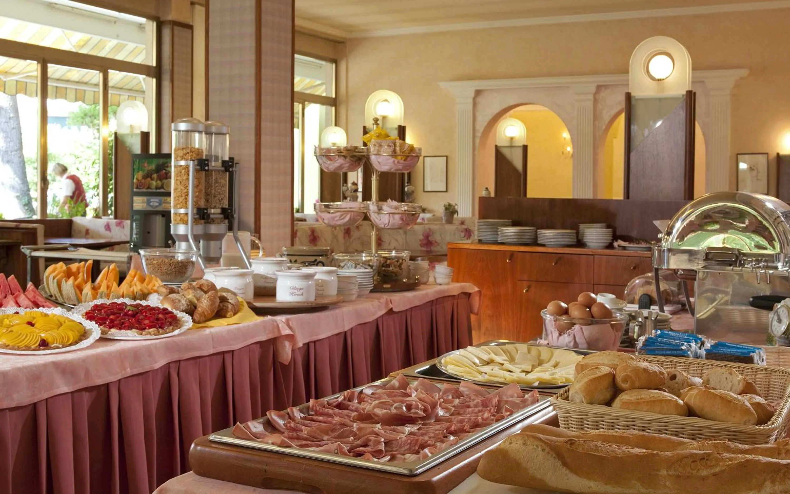 Buffet breakfast in Hotel Harrys' Garden