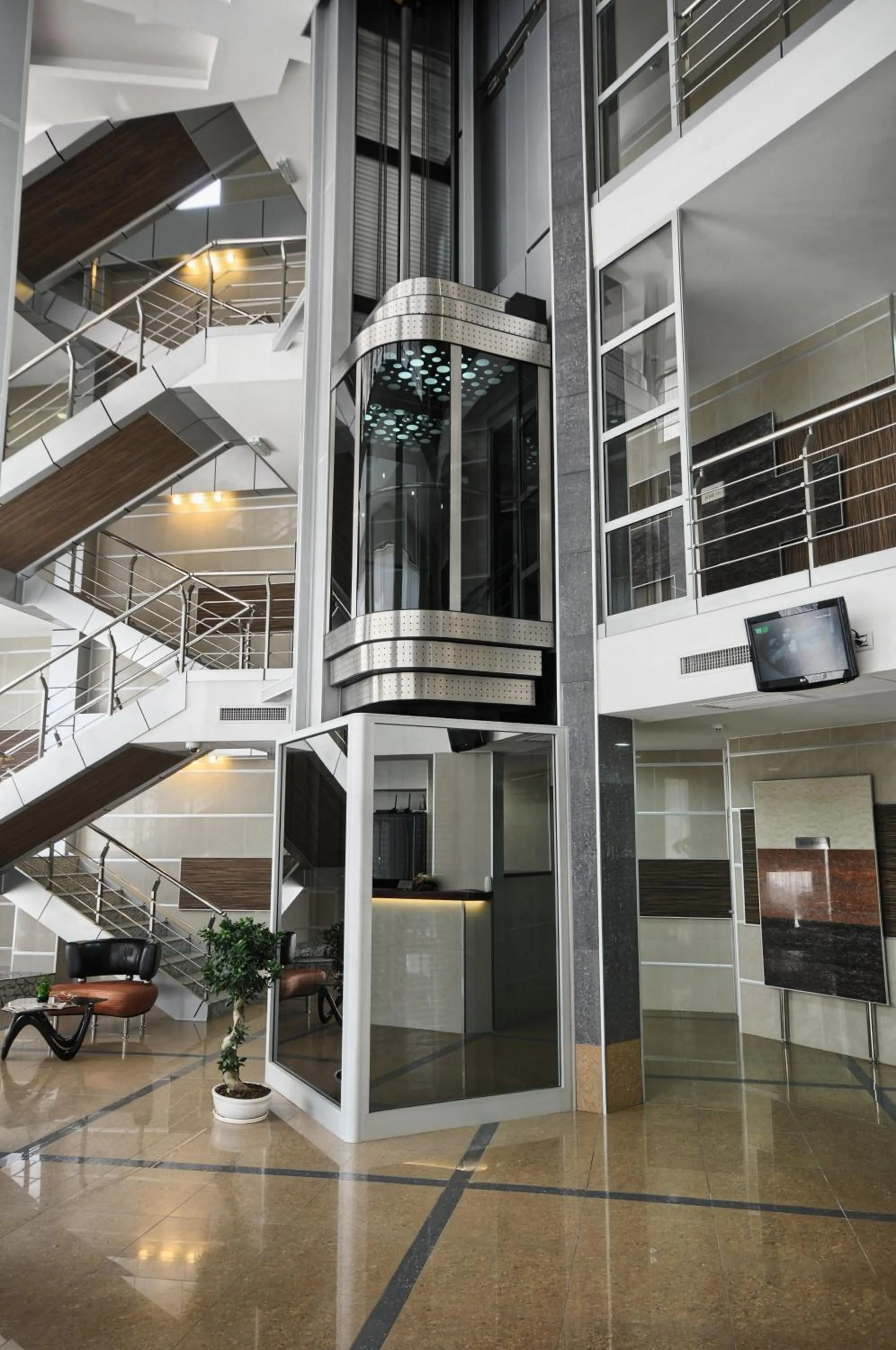 Lobby or reception in Hotel Zeder Garni