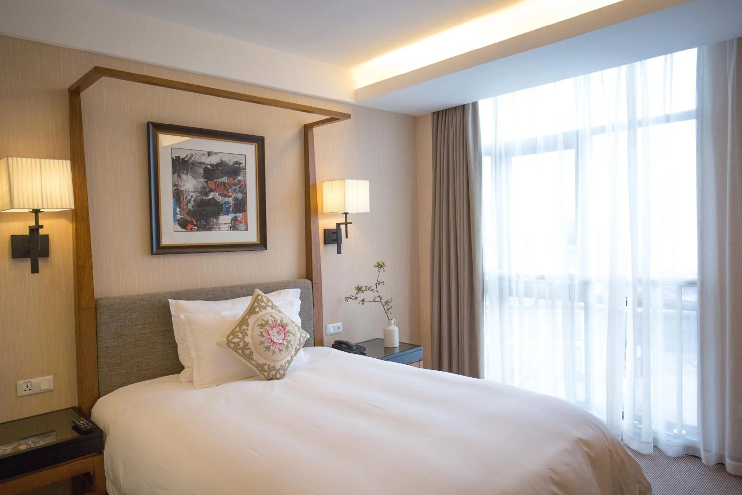 Photo of the whole room, Bed in SSAW Boutique Hotel Hangzhou Qiandao Lake