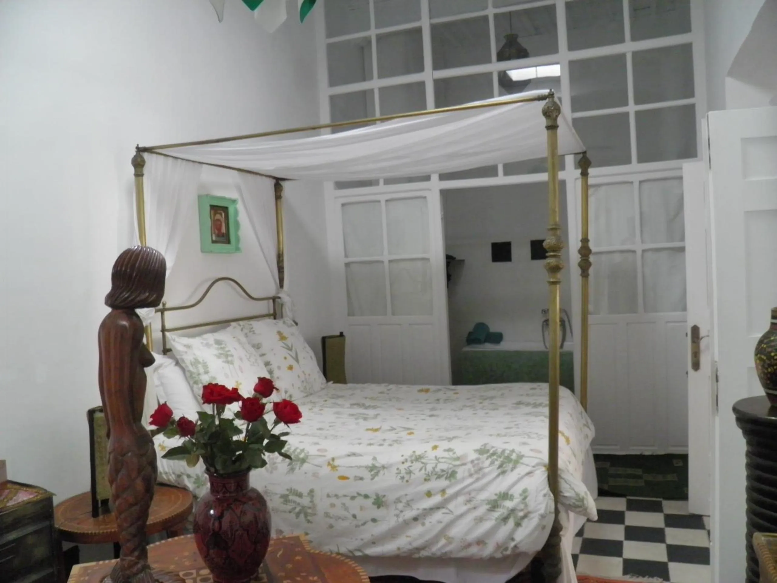 Photo of the whole room, Bed in La Maison des Artistes