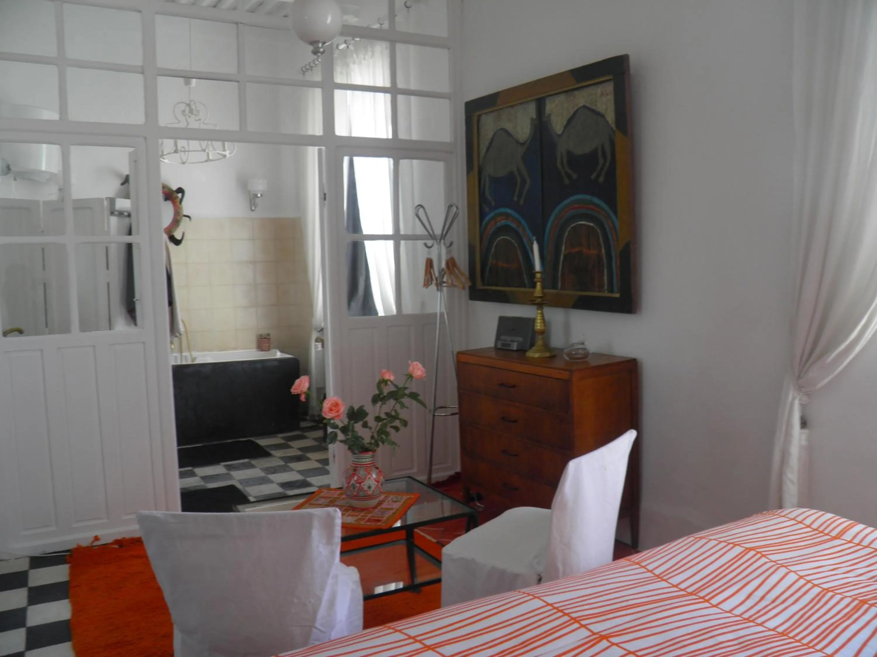 Photo of the whole room, Bed in La Maison des Artistes