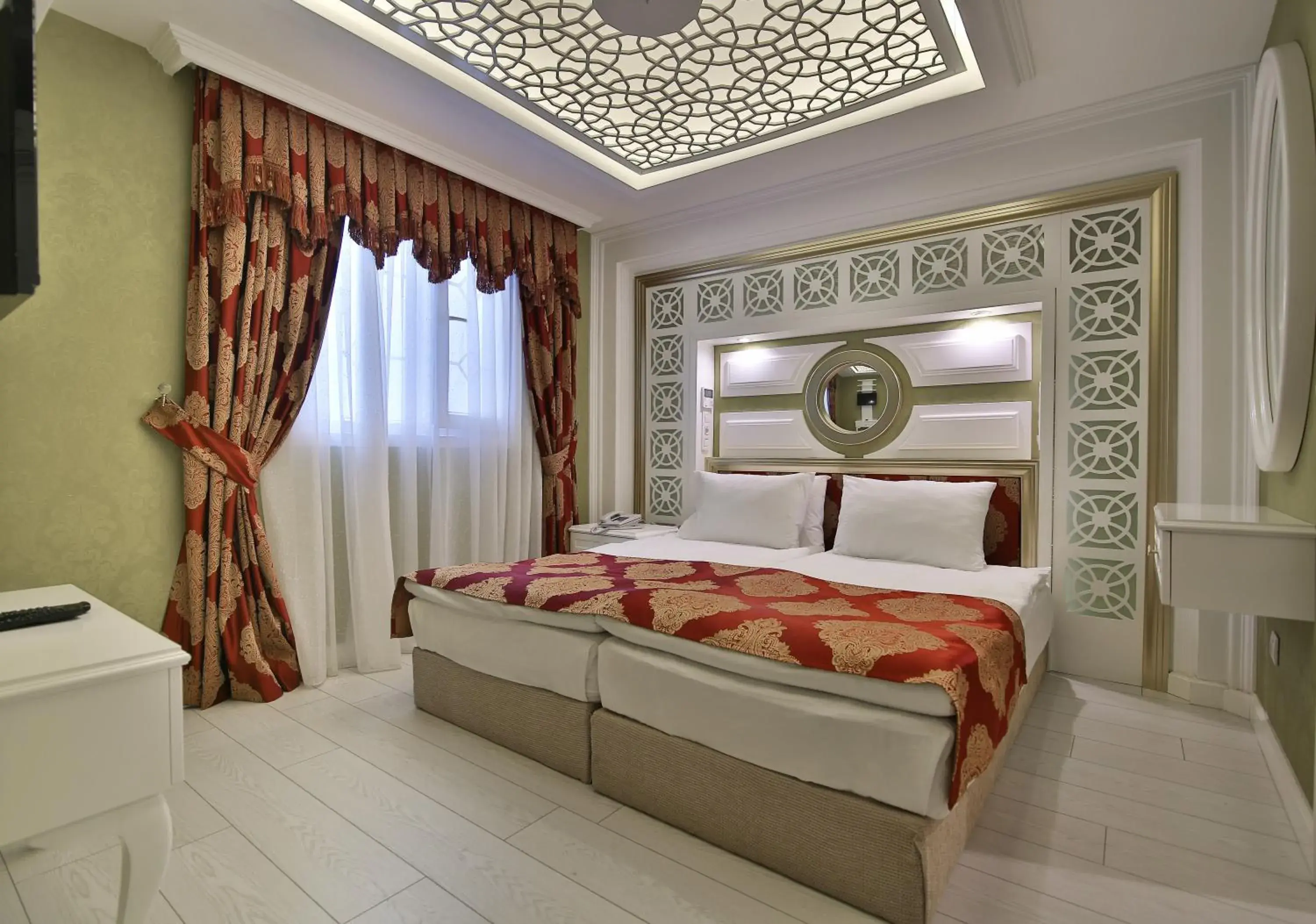 Standard Double Room in Hotel Queens Land Standard Double Room in Hotel Queens Land