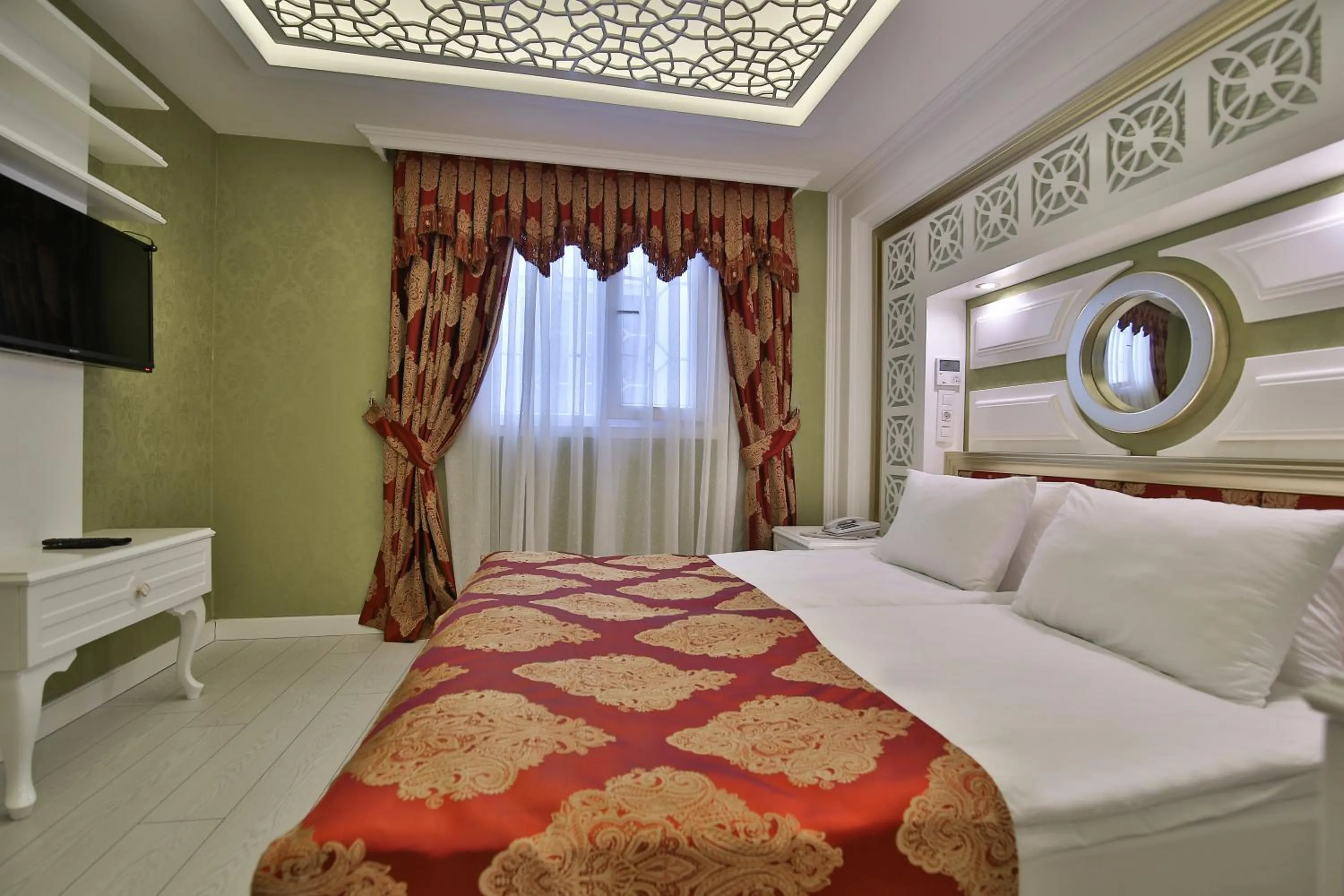 Decorative detail, Bed in Hotel Queens Land