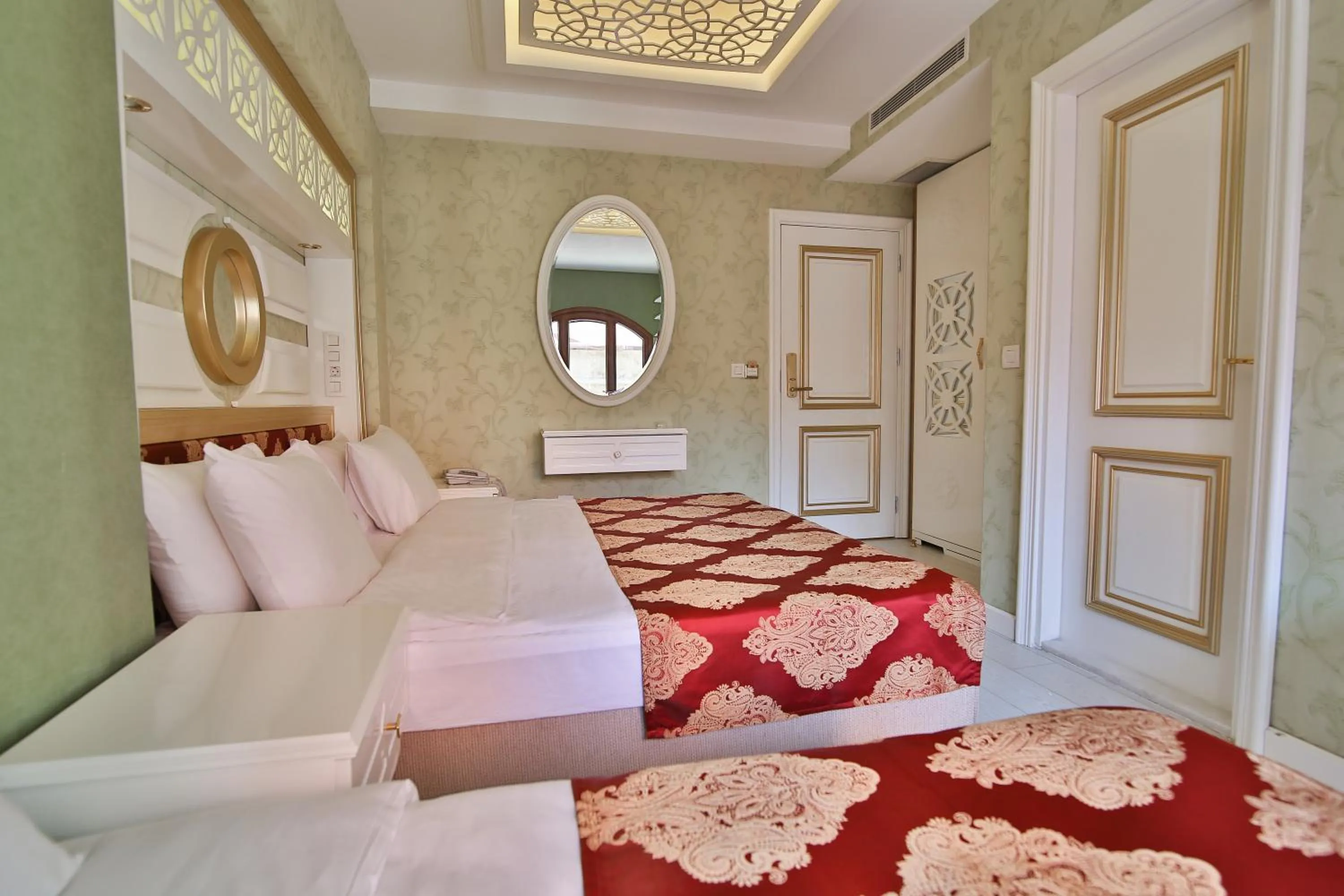 Bed in Hotel Queens Land