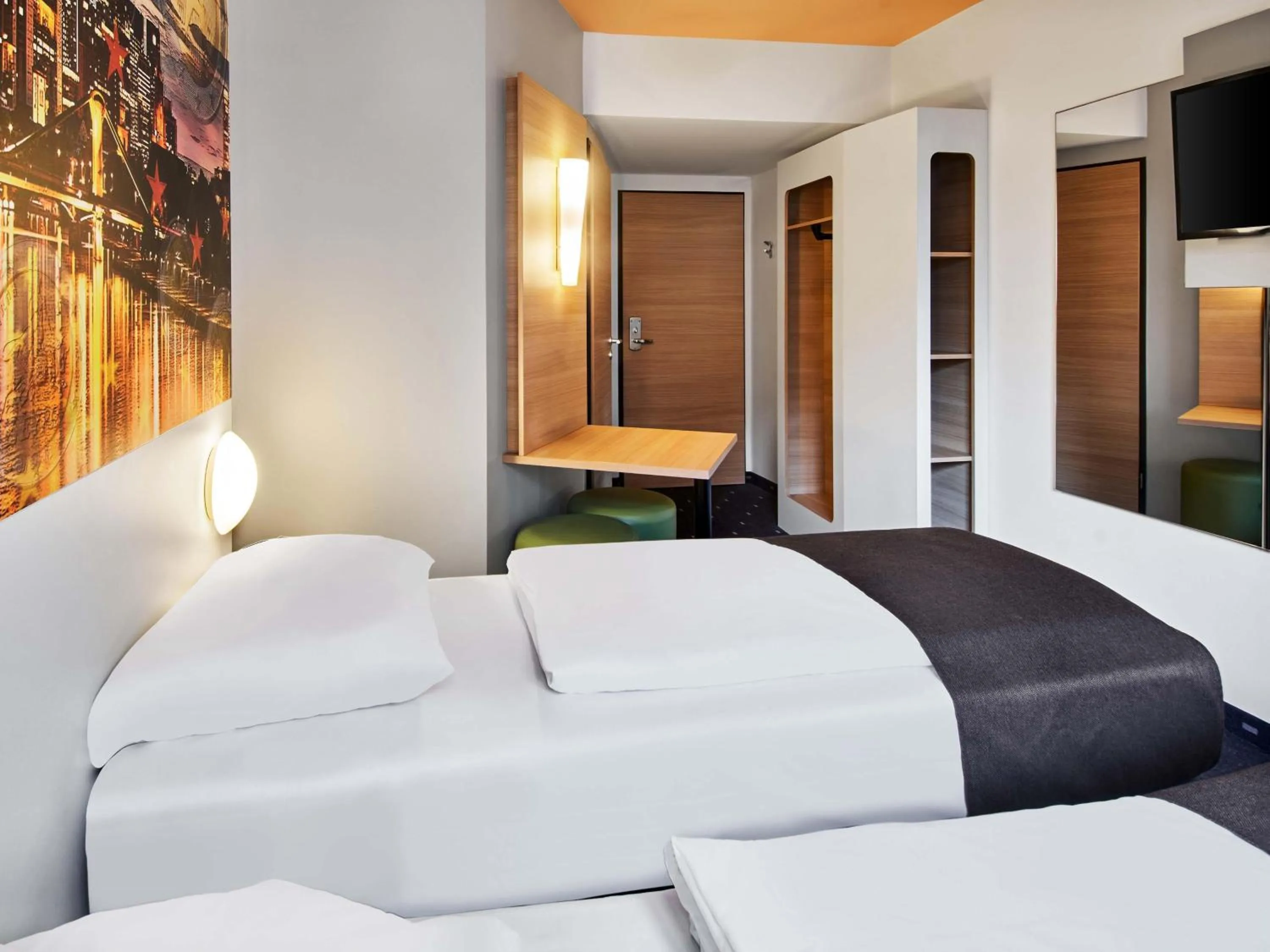 Bed in B&B HOTEL Frankfurt City-Ost