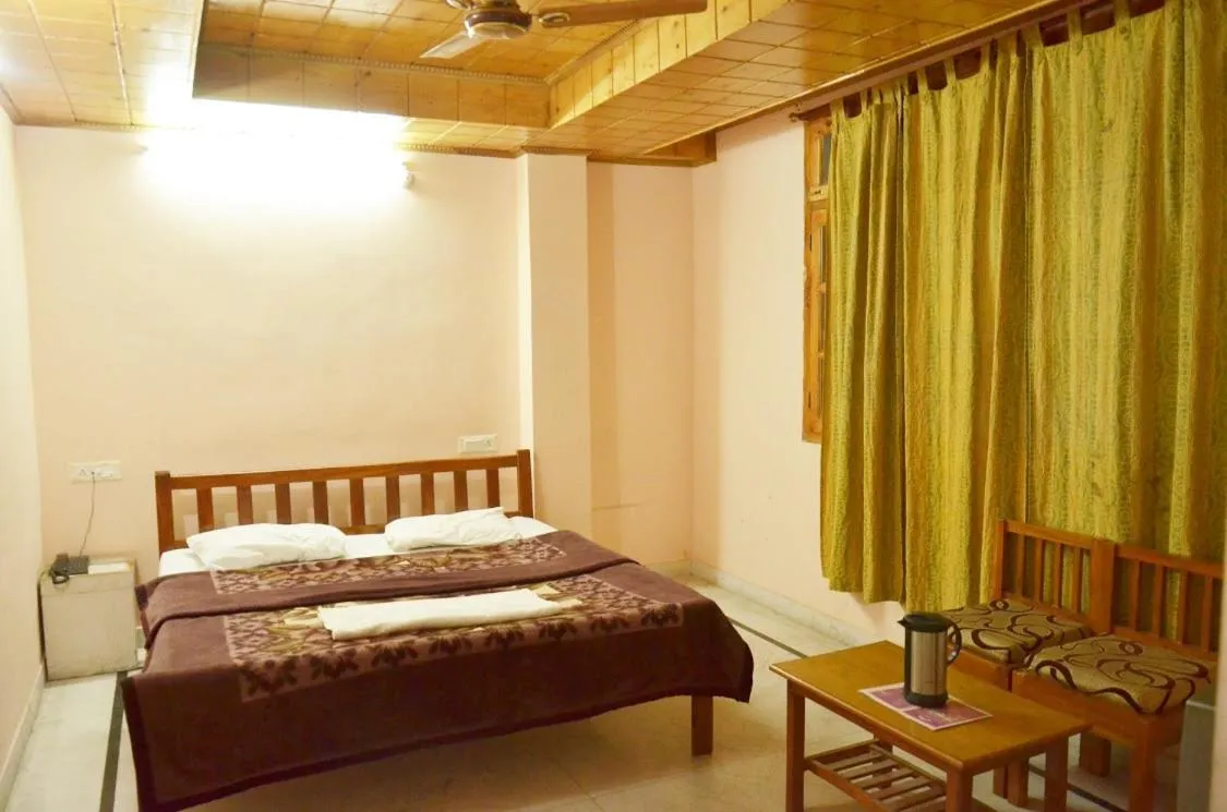 Bed in Hotel Atul Regency