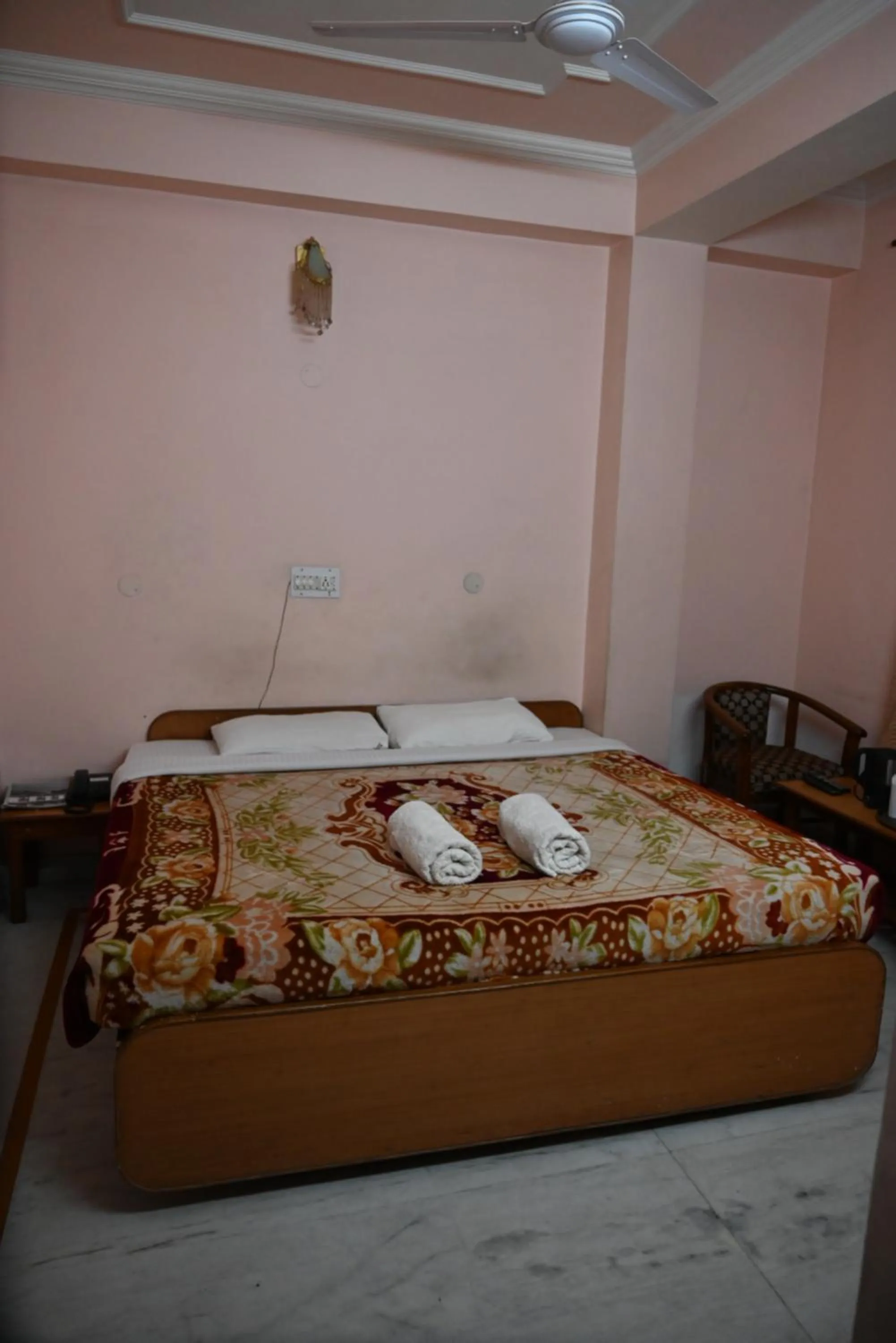 Bed in Hotel Atul Regency