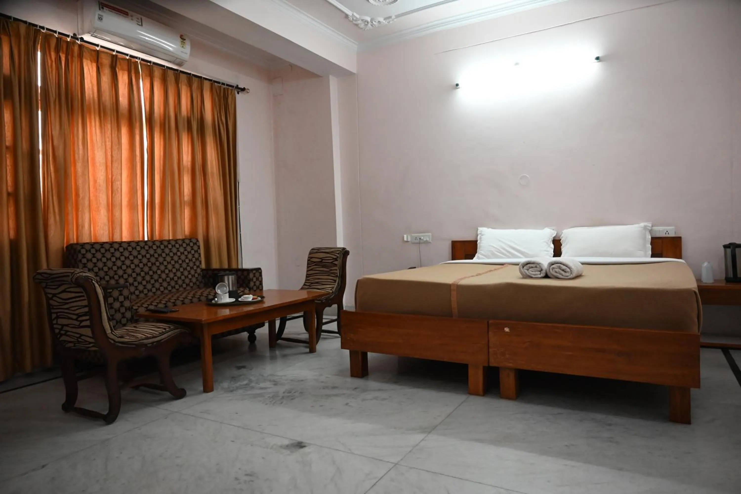 Bed in Hotel Atul Regency