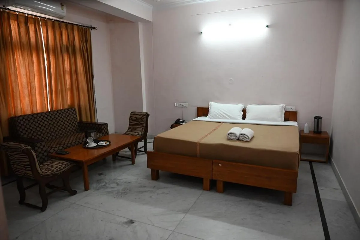 Bed in Hotel Atul Regency