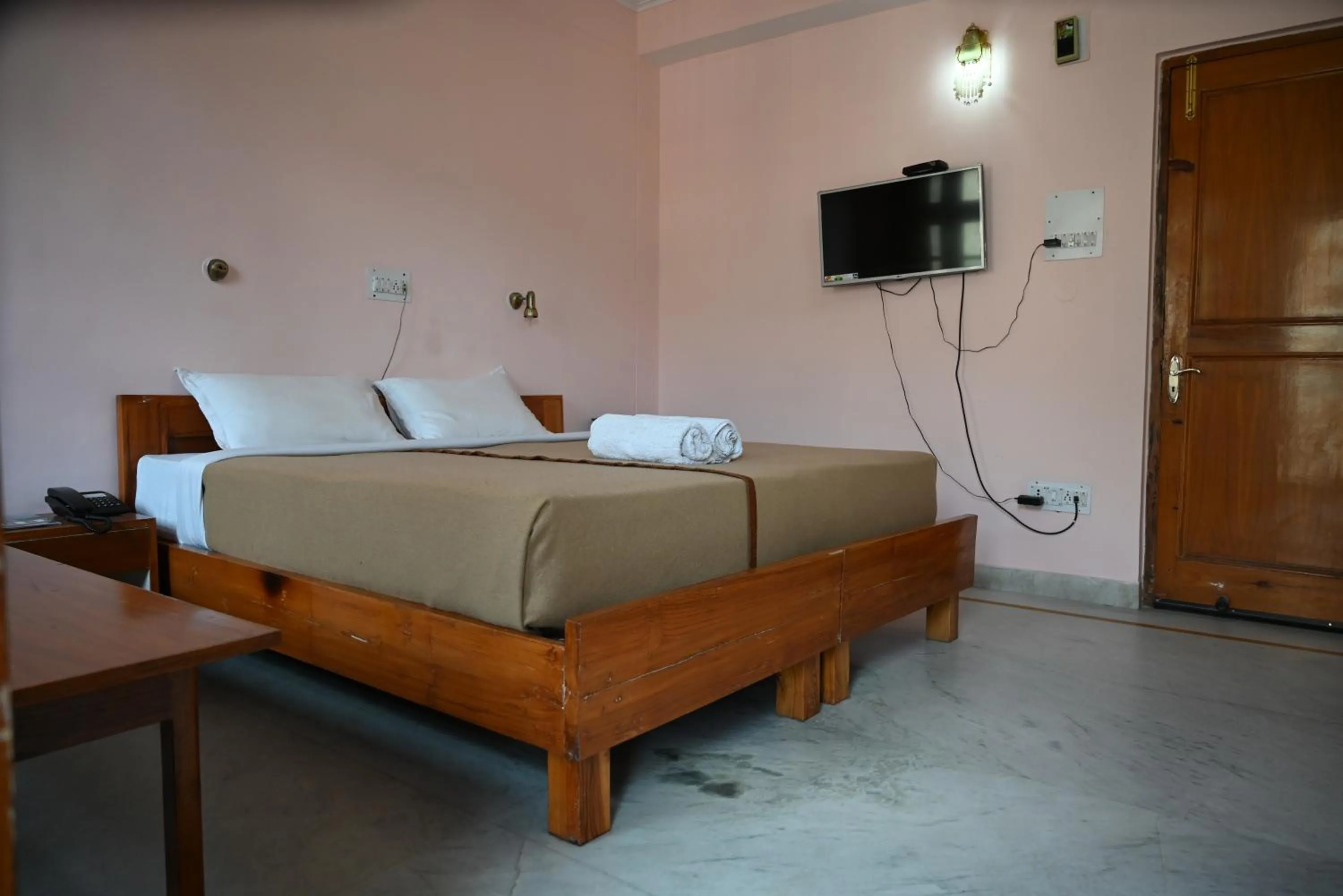 Bed in Hotel Atul Regency