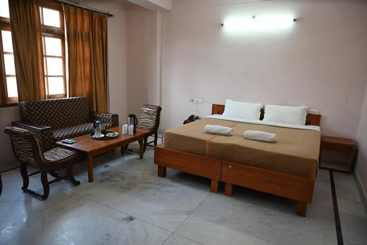 Bed in Hotel Atul Regency