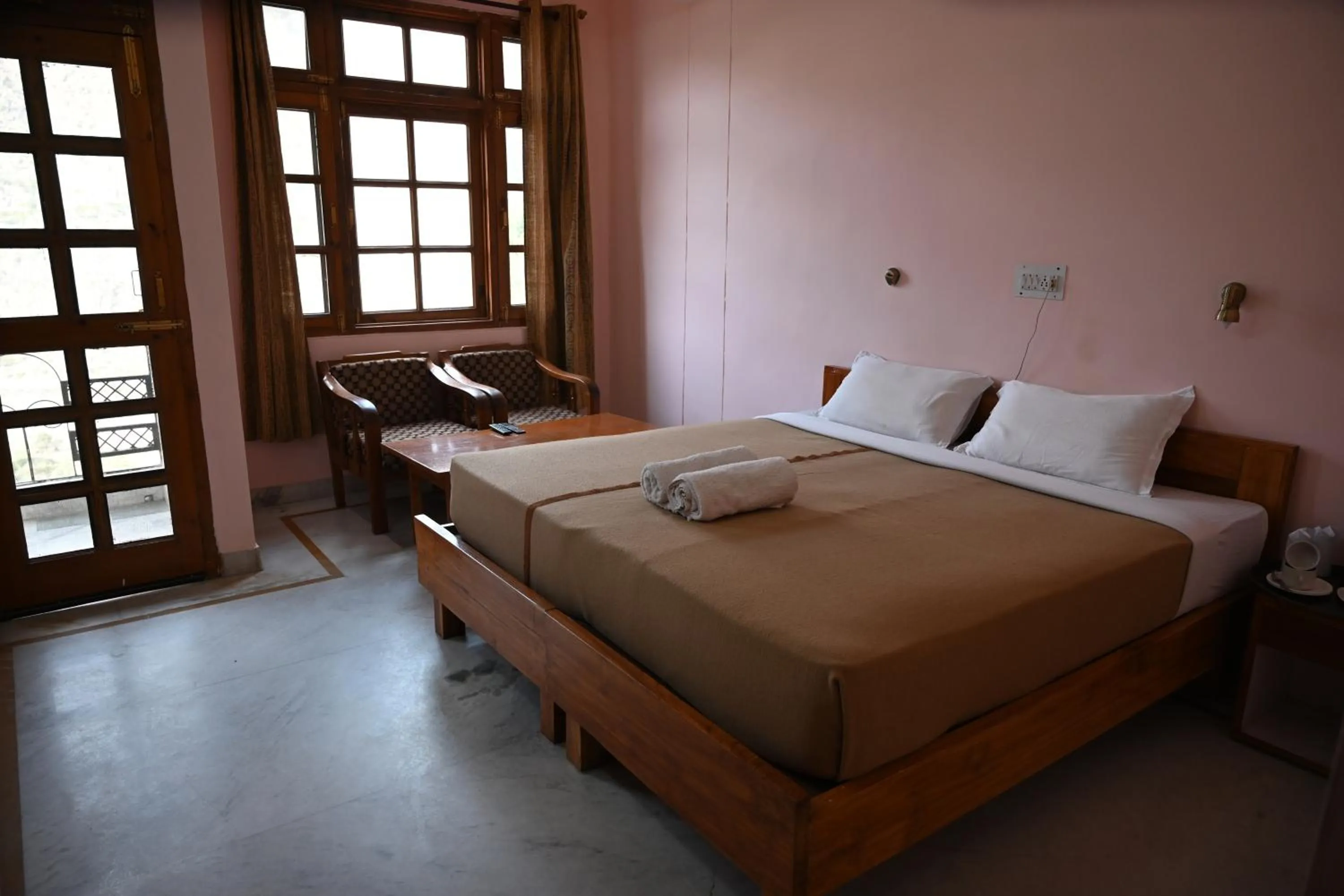 Bed in Hotel Atul Regency