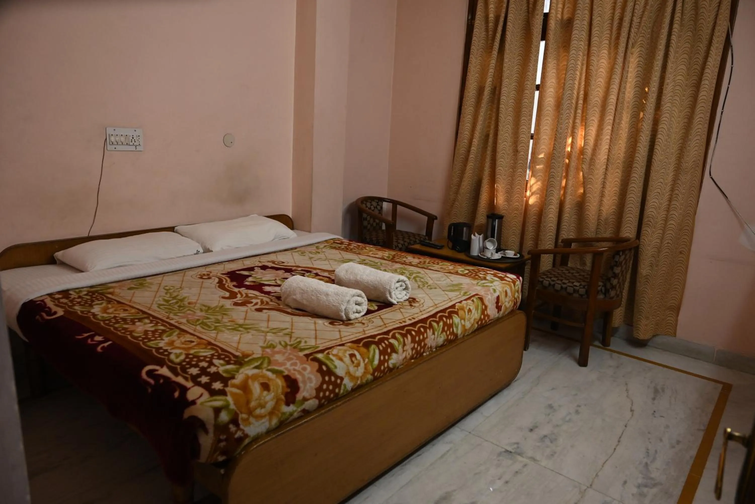 Bed in Hotel Atul Regency