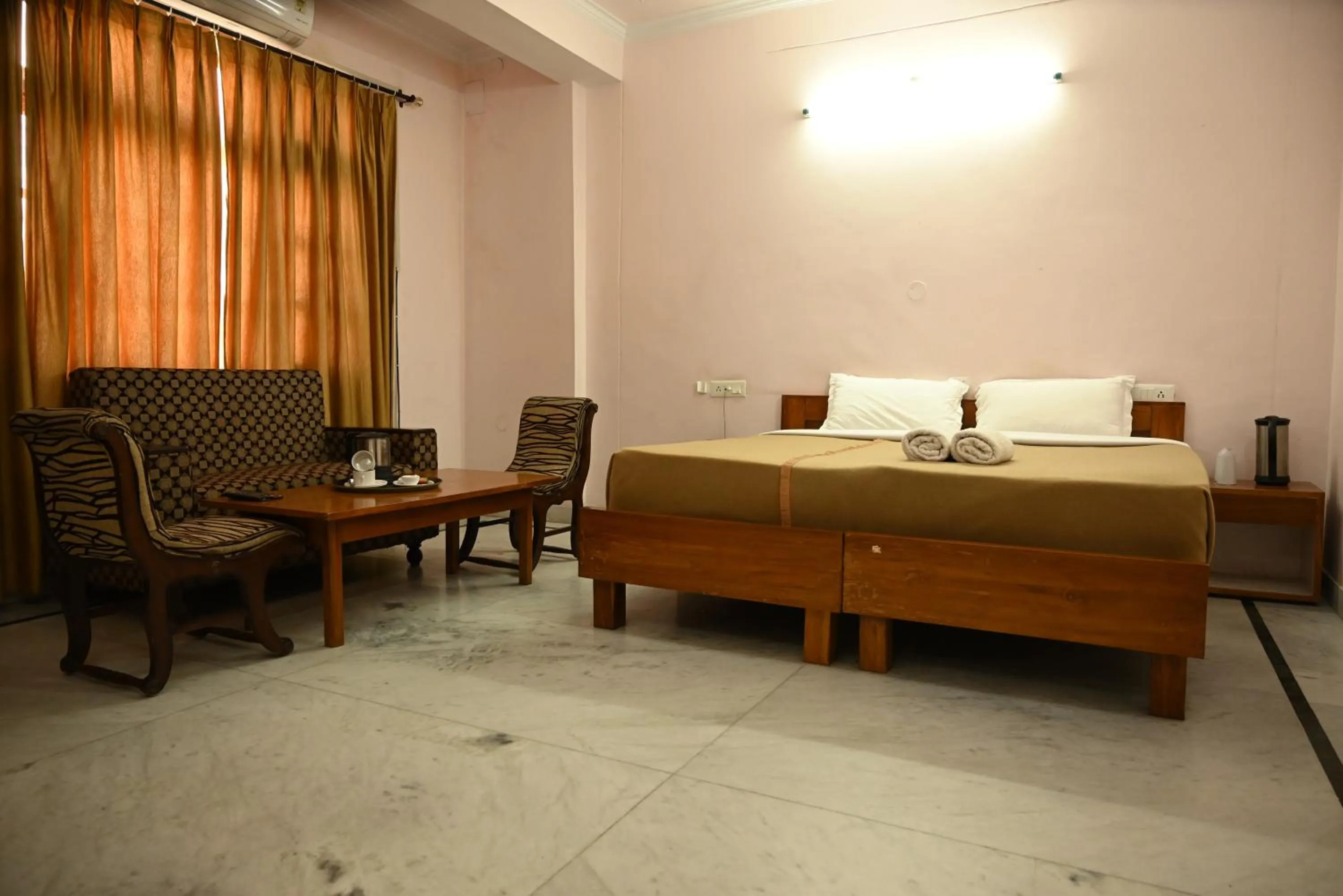 Bed in Hotel Atul Regency