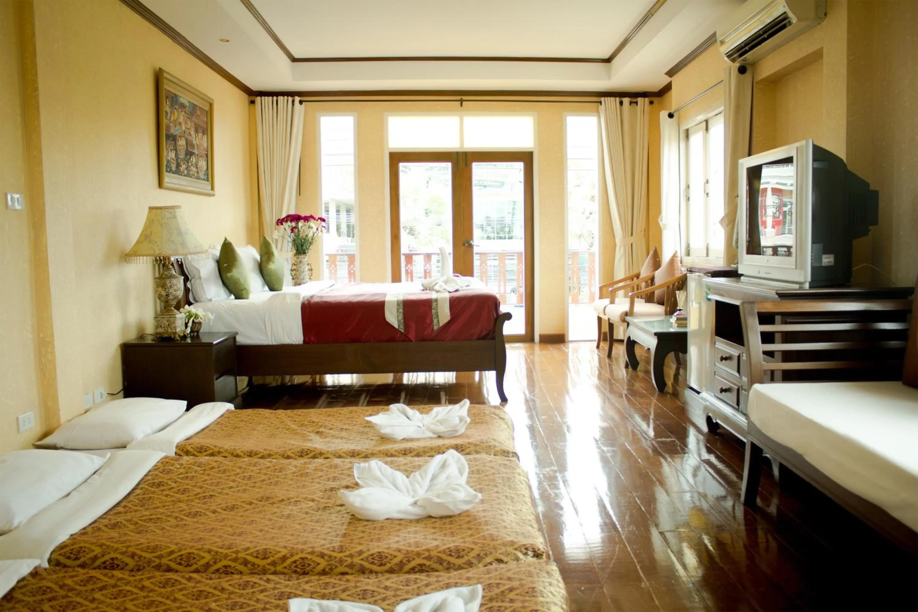 Facade/entrance, Bed in Hua Hin White Villa Hotel - SHA Certified