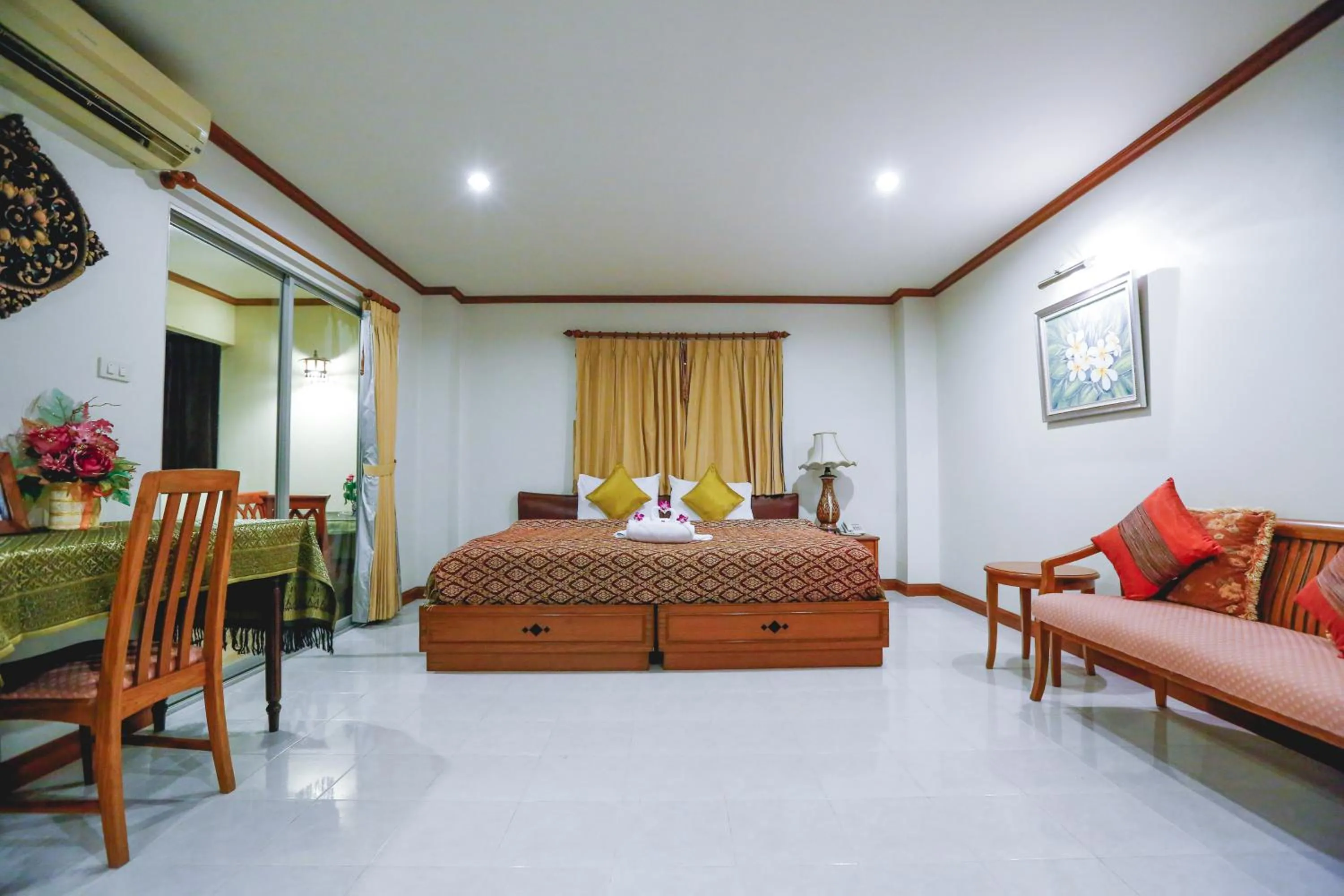 Photo of the whole room, Bed in Hua Hin White Villa Hotel - SHA Certified