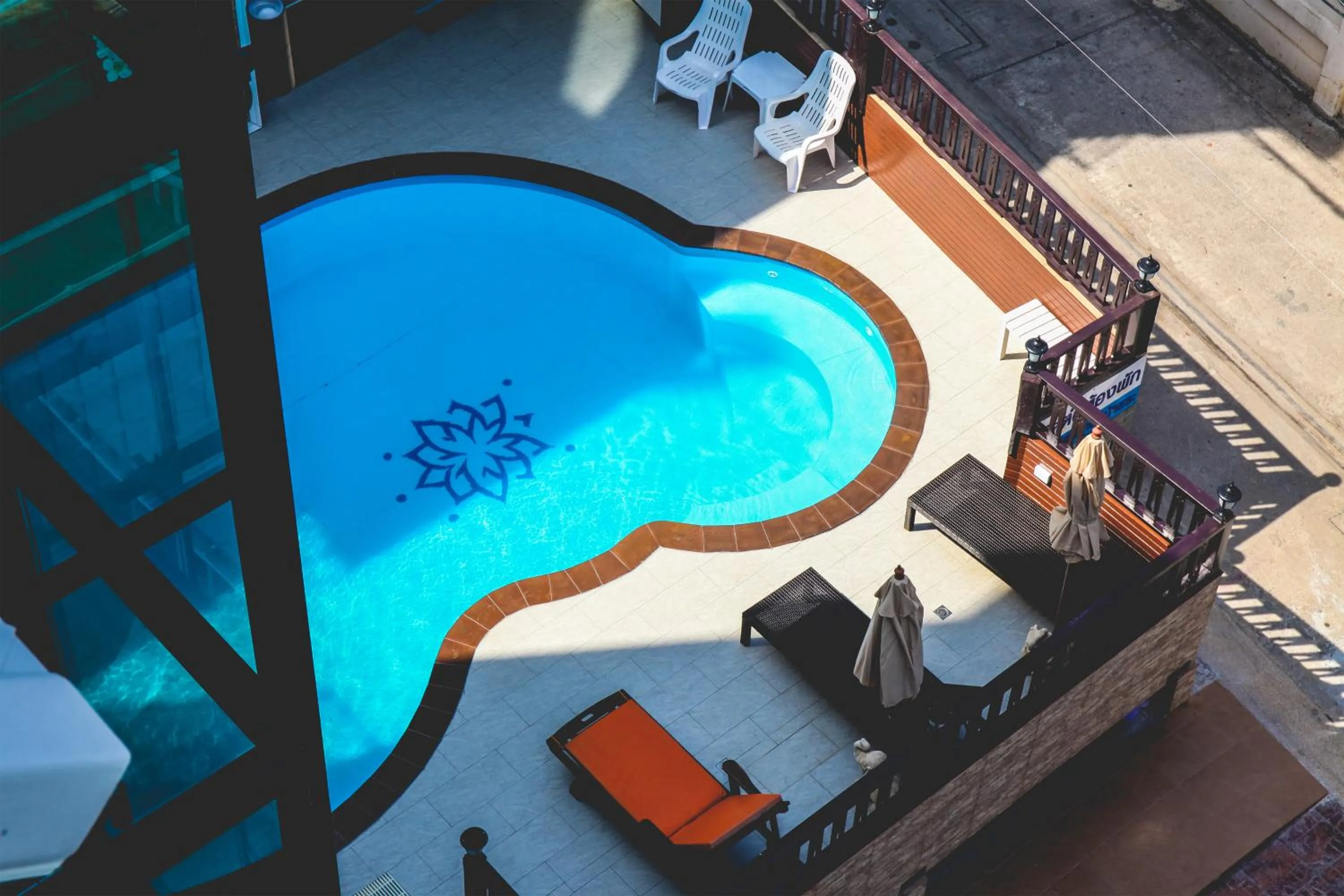 Swimming pool in Hua Hin White Villa Hotel - SHA Certified