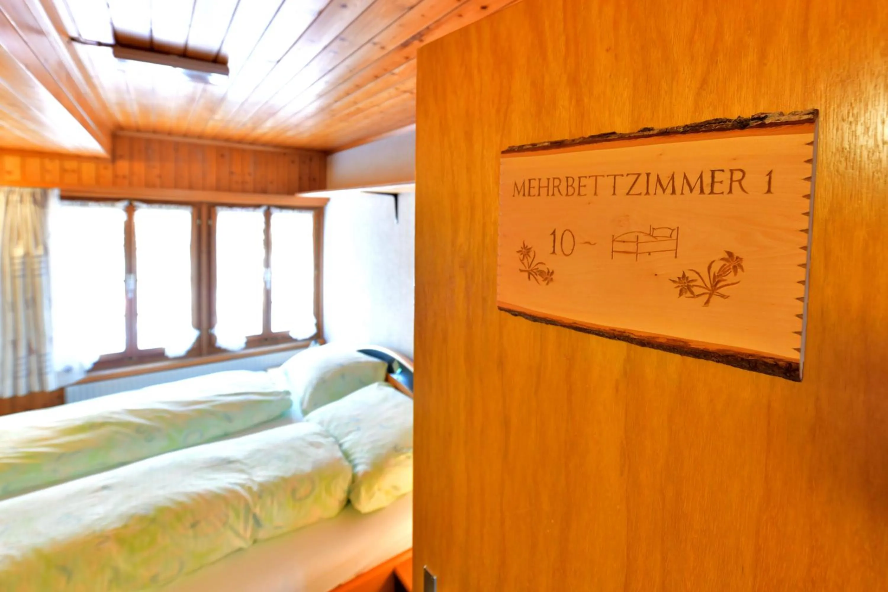 Photo of the whole room, Bed in Hotel Wetterhorn
