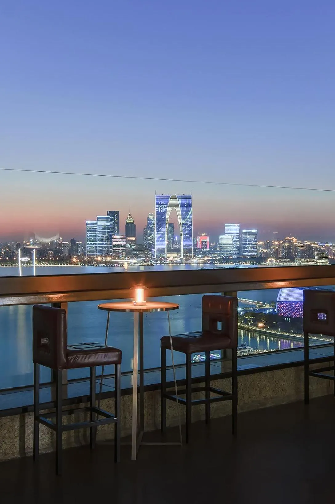 Lounge or bar in InterContinental Suzhou Hotel by IHG