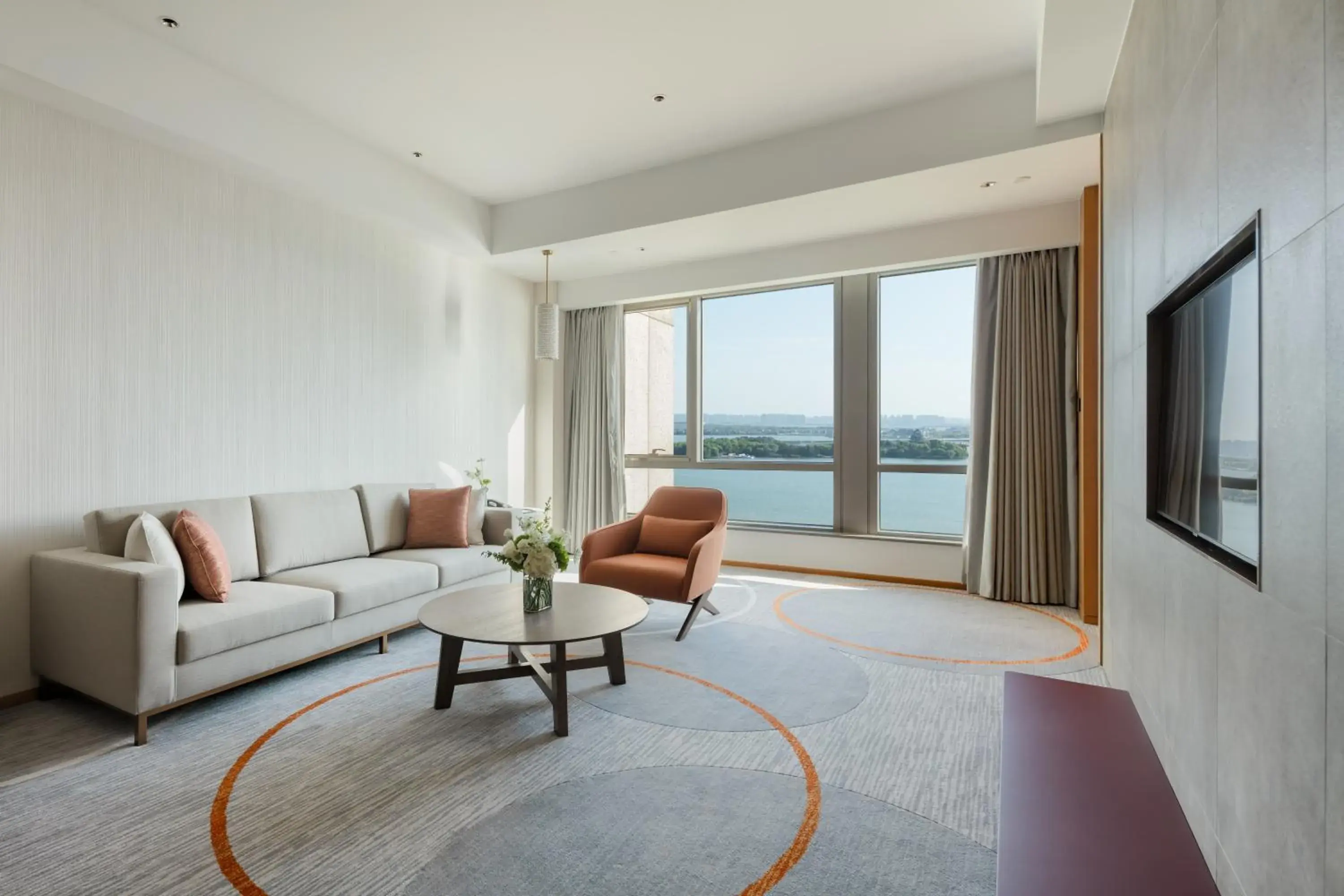 One-Bedroom Suite Landmark Lake View in InterContinental Suzhou Hotel by IHG One-Bedroom Suite Landmark Lake View in InterContinental Suzhou Hotel by IHG