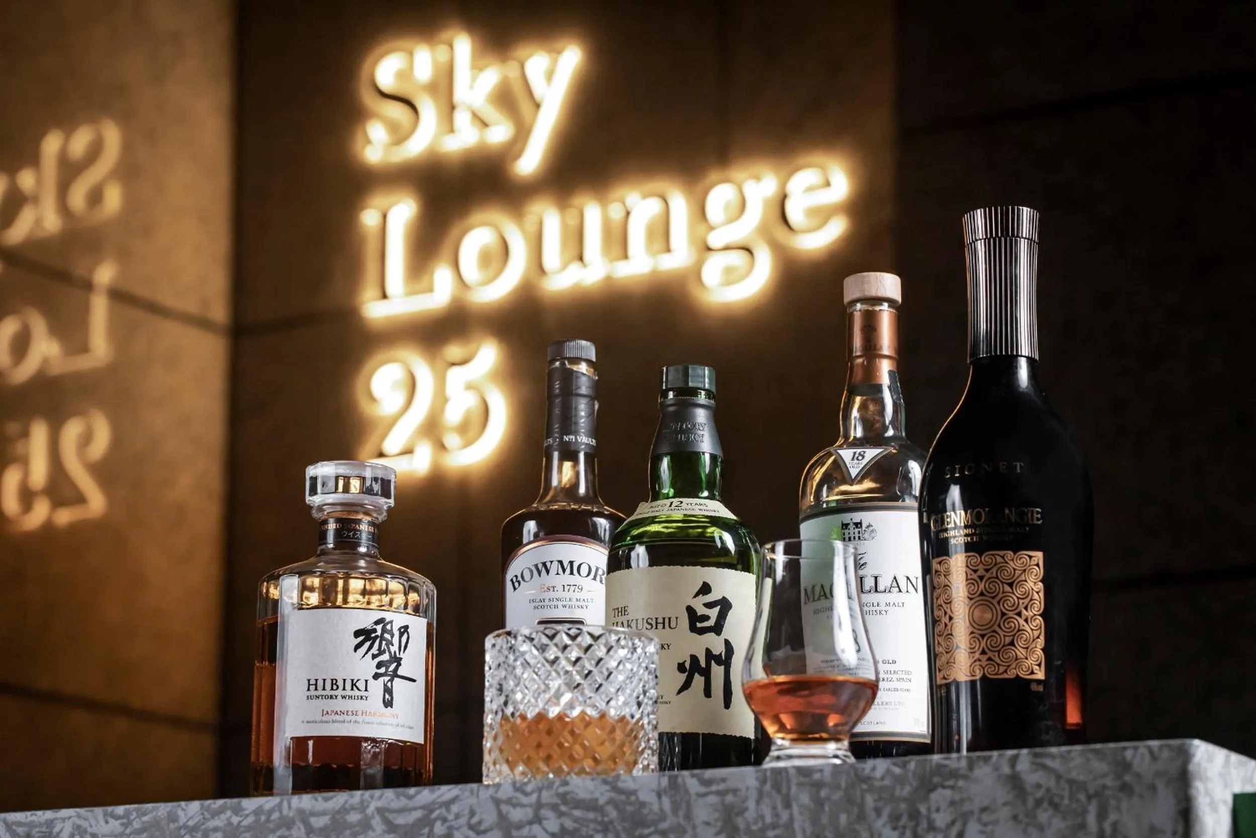 Lounge or bar in InterContinental Suzhou Hotel by IHG
