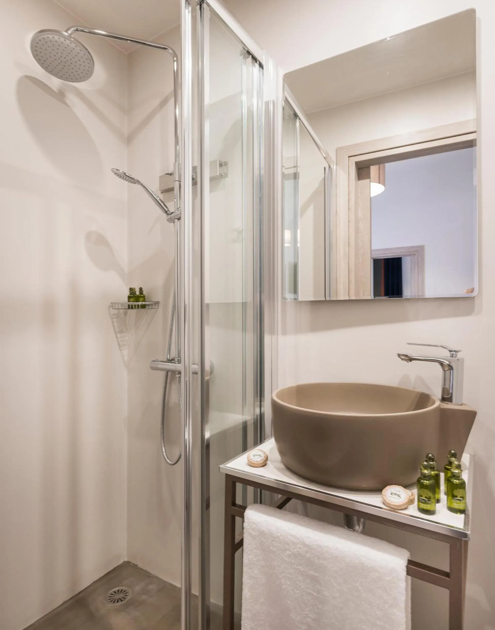 Shower in Camara Residence