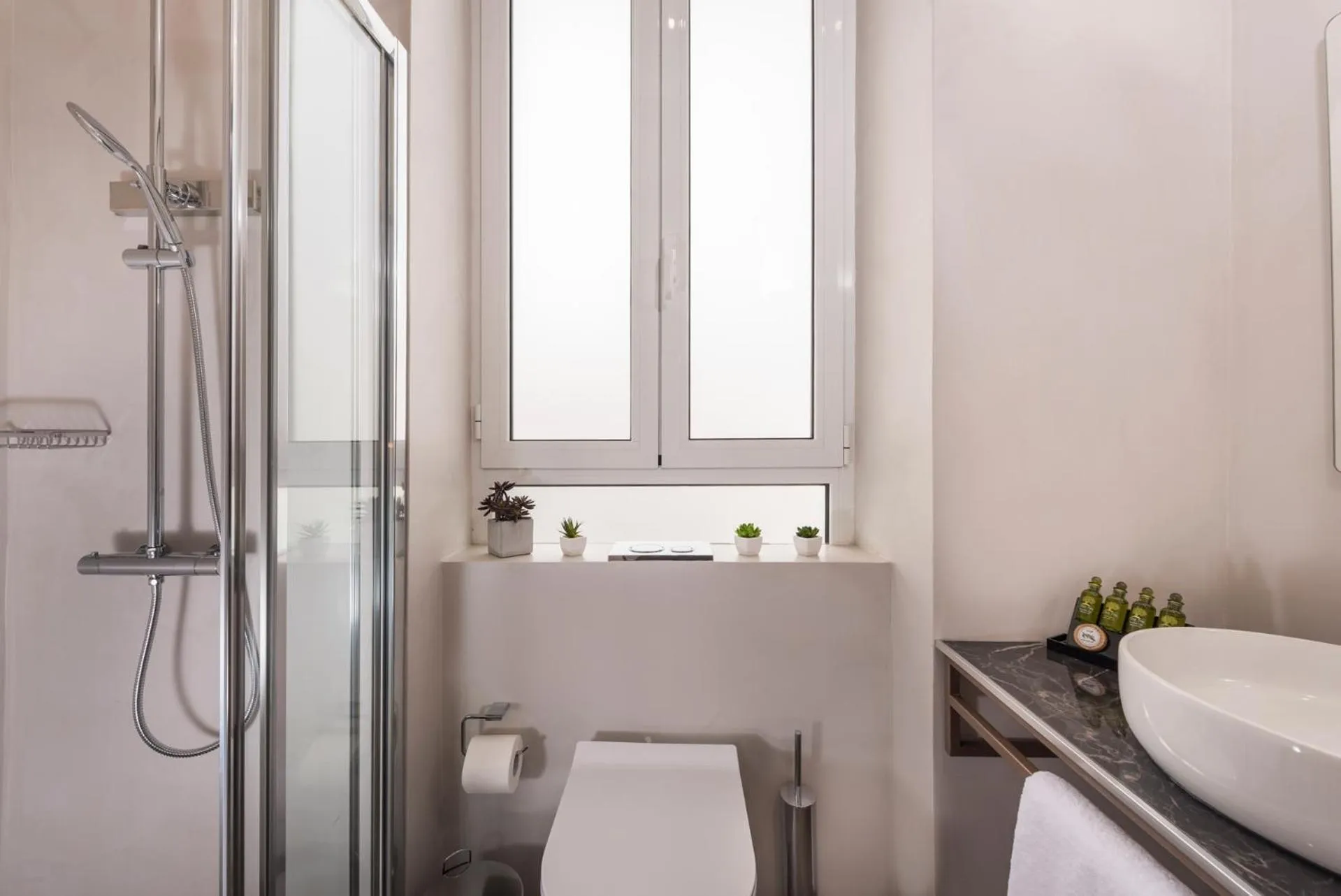 Shower in Camara Residence