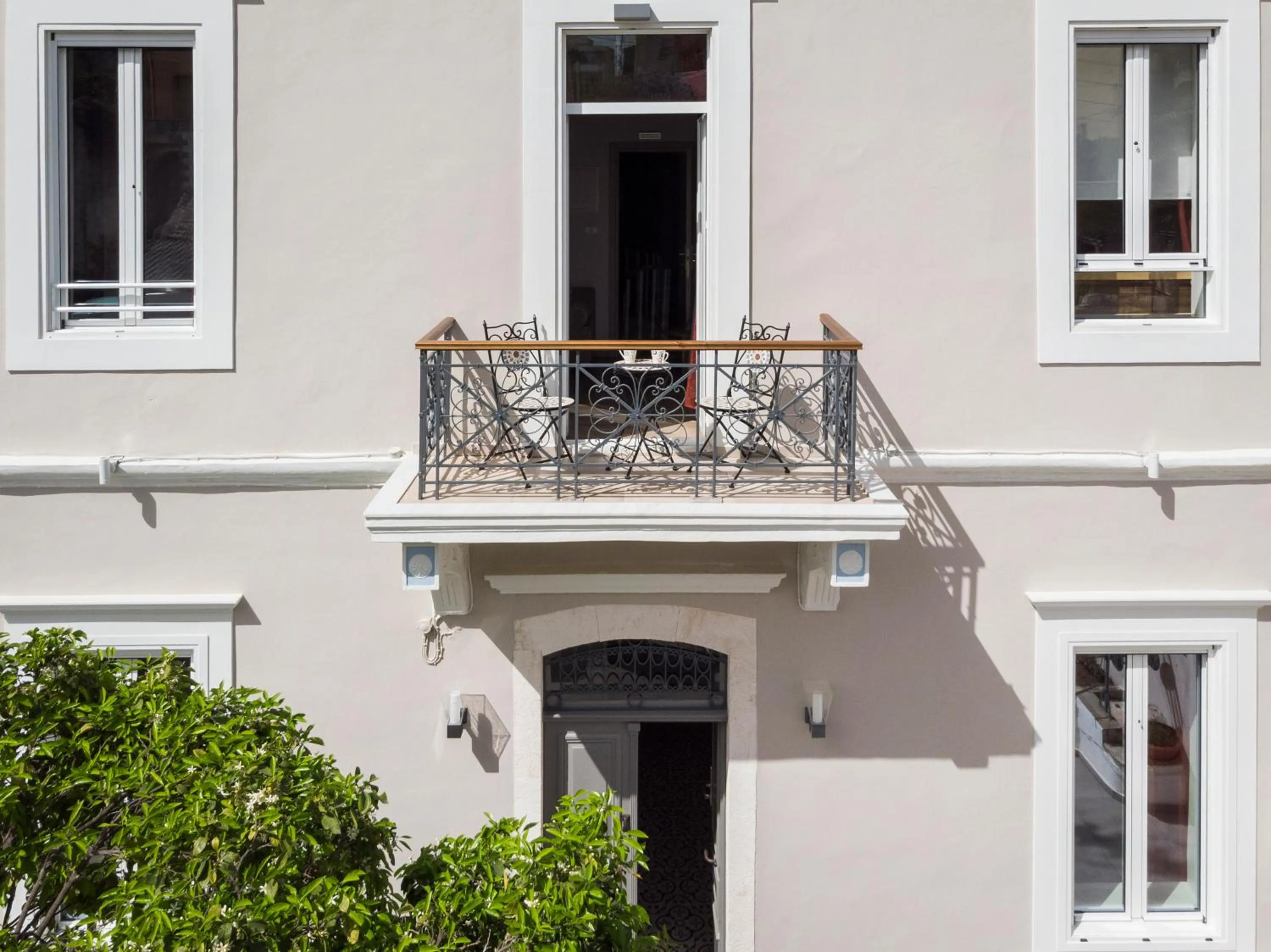 Facade/entrance in Camara Residence