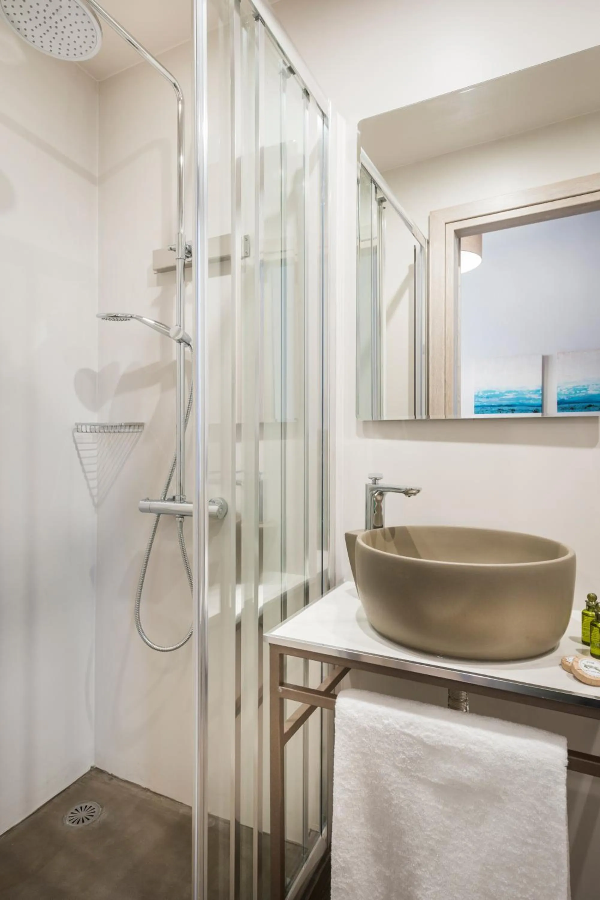 Shower in Camara Residence