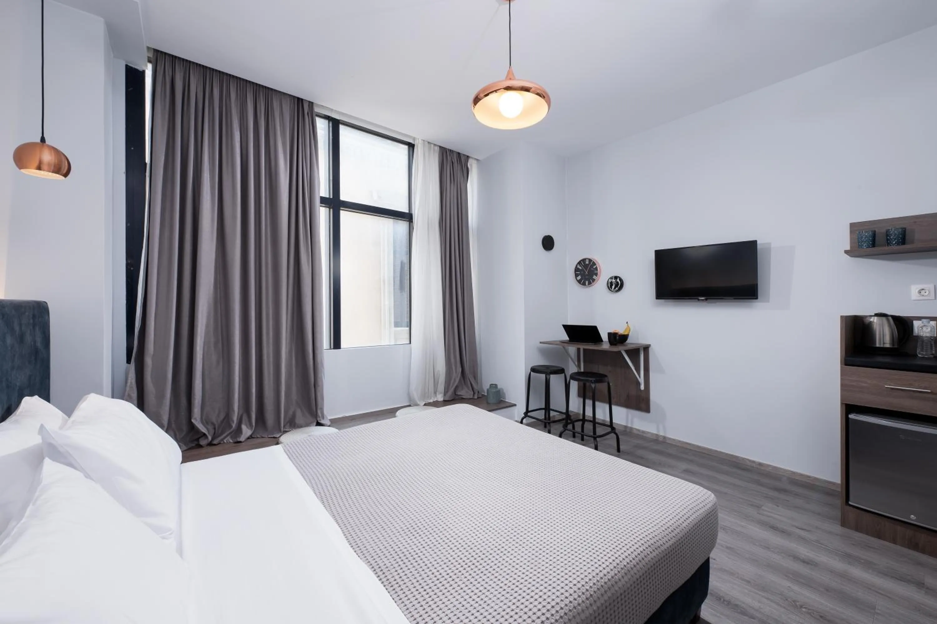 Bed in Enattica Monastiraki Living