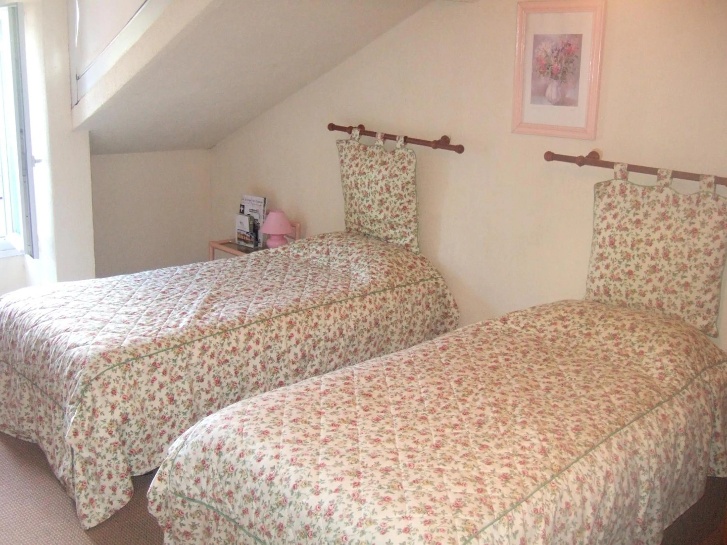 Photo of the whole room, Bed in Les Etangs de Guibert
