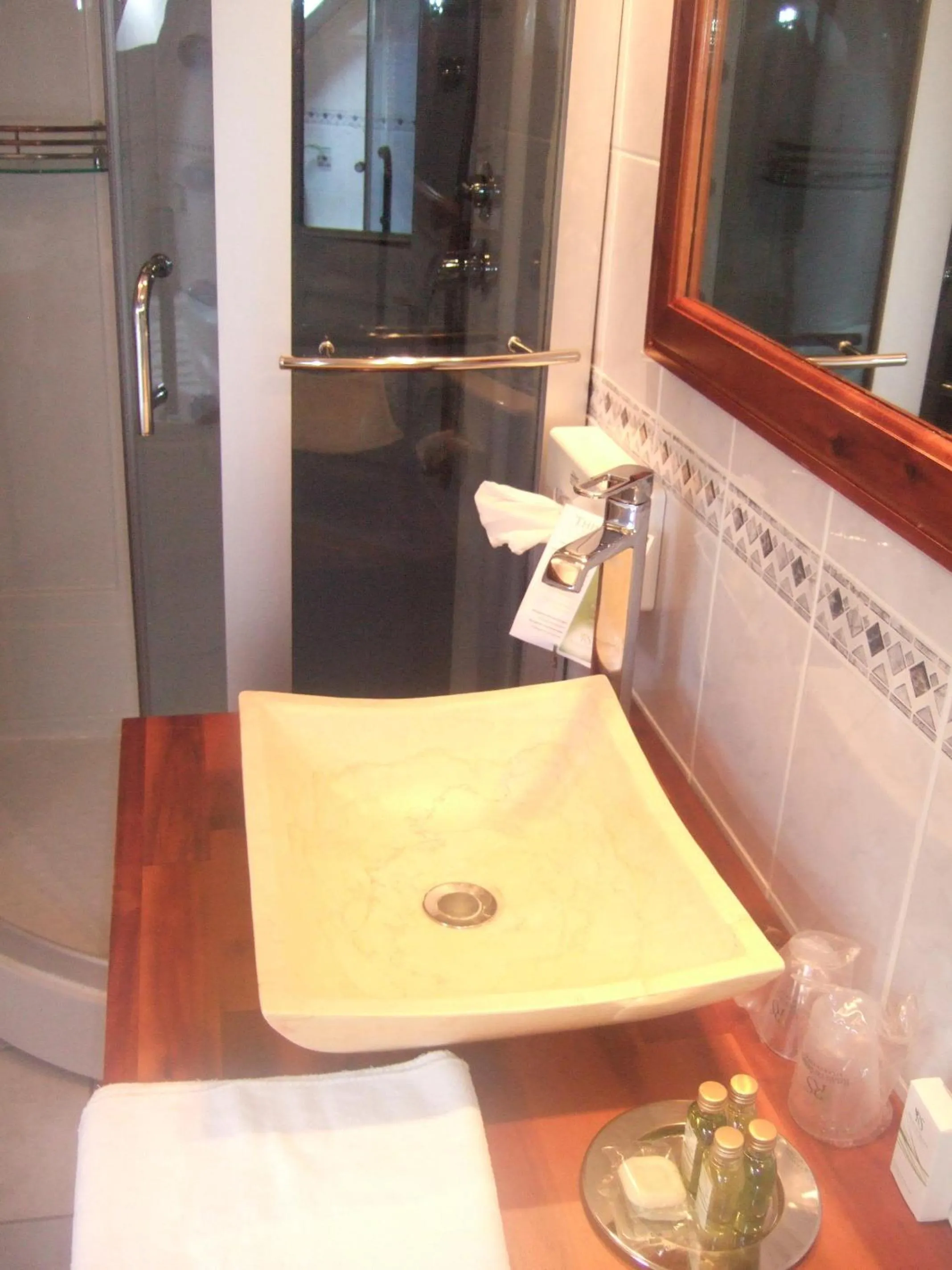 Bathroom in Les Etangs de Guibert