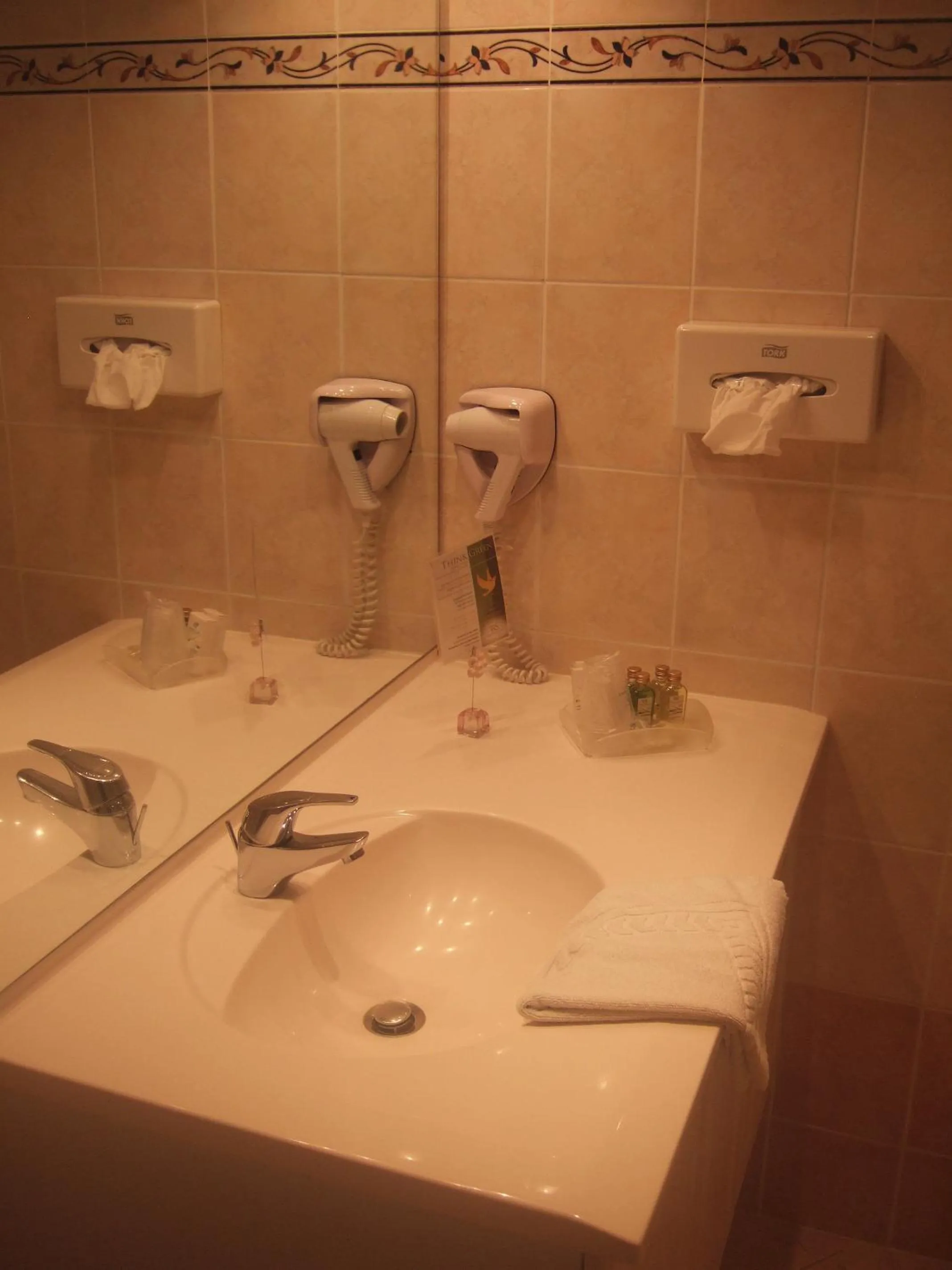 Bathroom in Les Etangs de Guibert