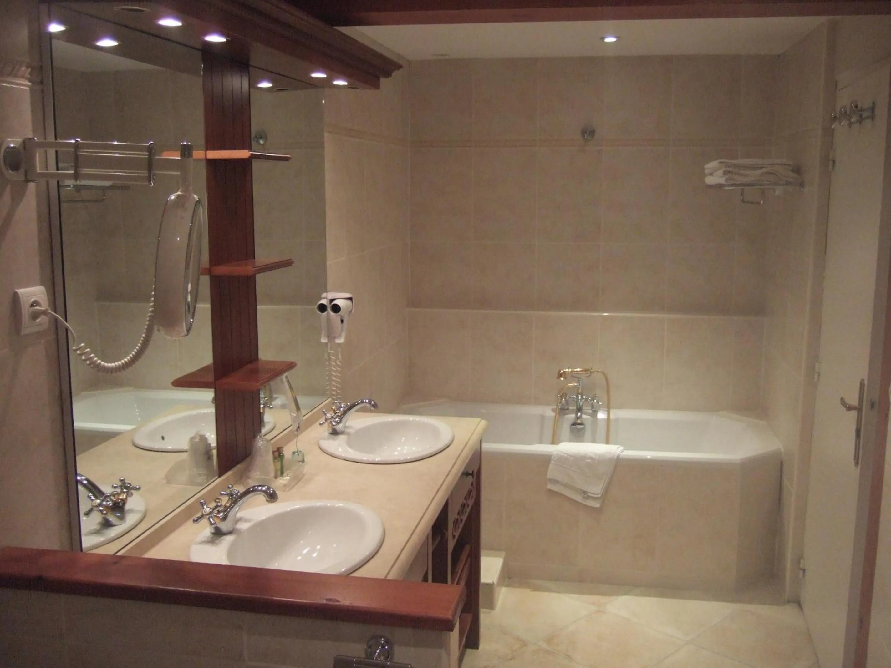 Bathroom in Les Etangs de Guibert