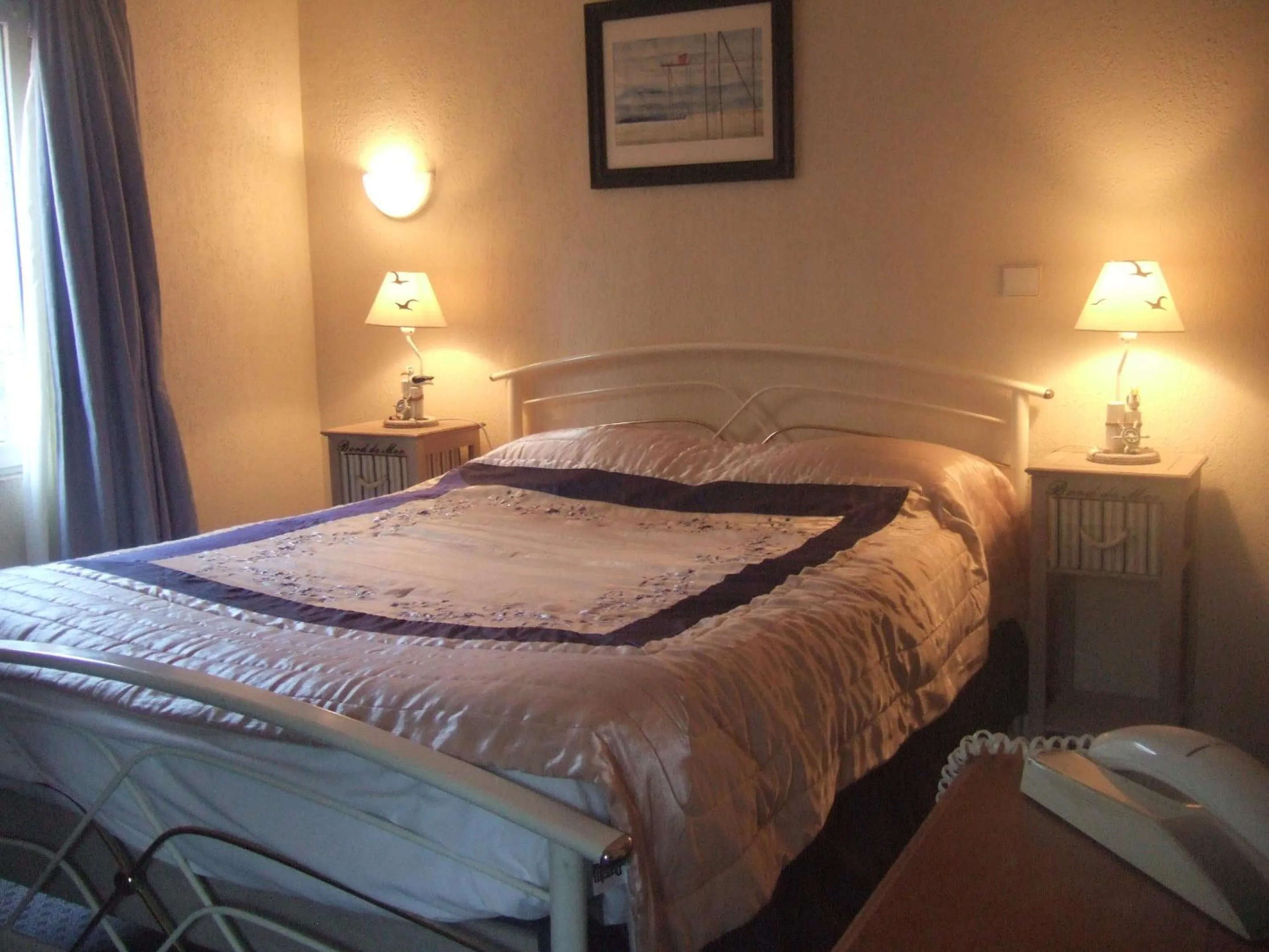 Photo of the whole room, Bed in Les Etangs de Guibert