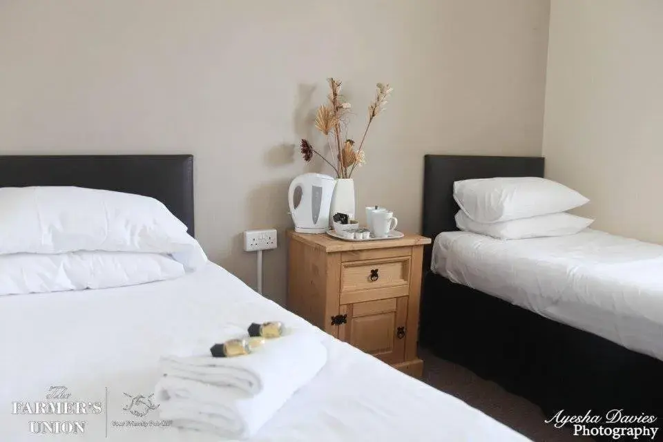 Twin Room with Shower in The Farmers Union Twin Room with Shower in The Farmers Union